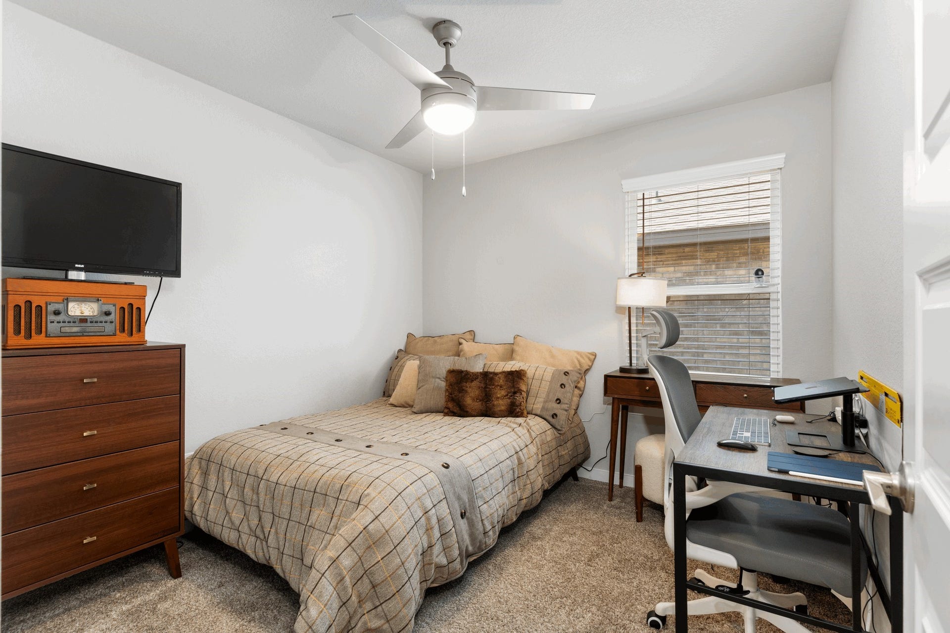 7510 Keystone Blossom Trail, Richmond, TX 77407 All the Guest Bedrooms have Ceiling Fans!