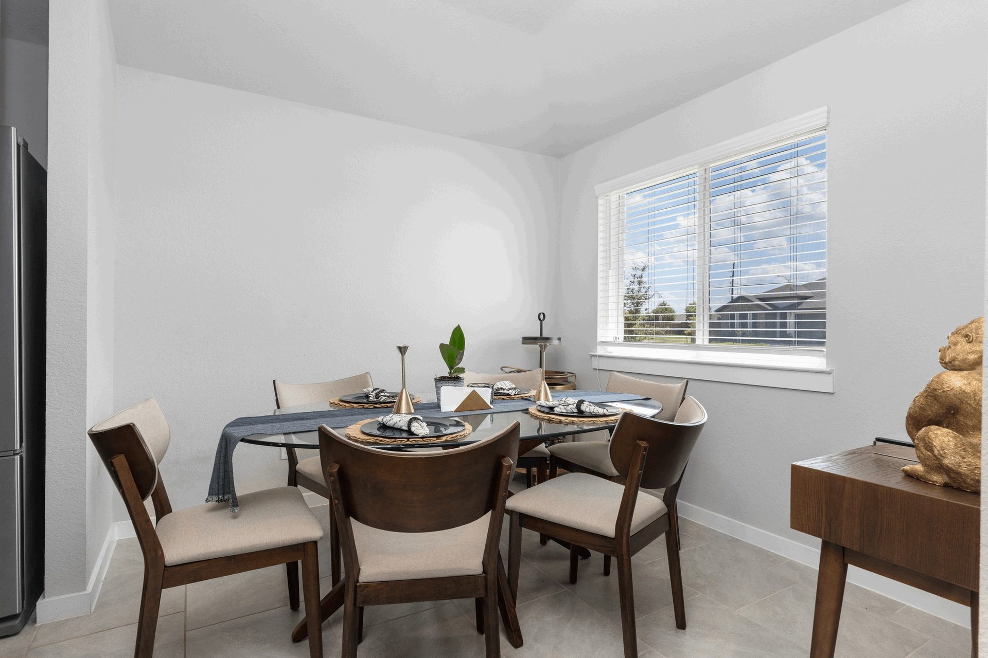 7510 Keystone Blossom Trail, Richmond, TX 77407 Wonderful Casual Dining Area with Large Beautiful Tile Floors laid in an Upgraded Pattern! Direct Entry into the Gourmet Kitchen making serving a snap!