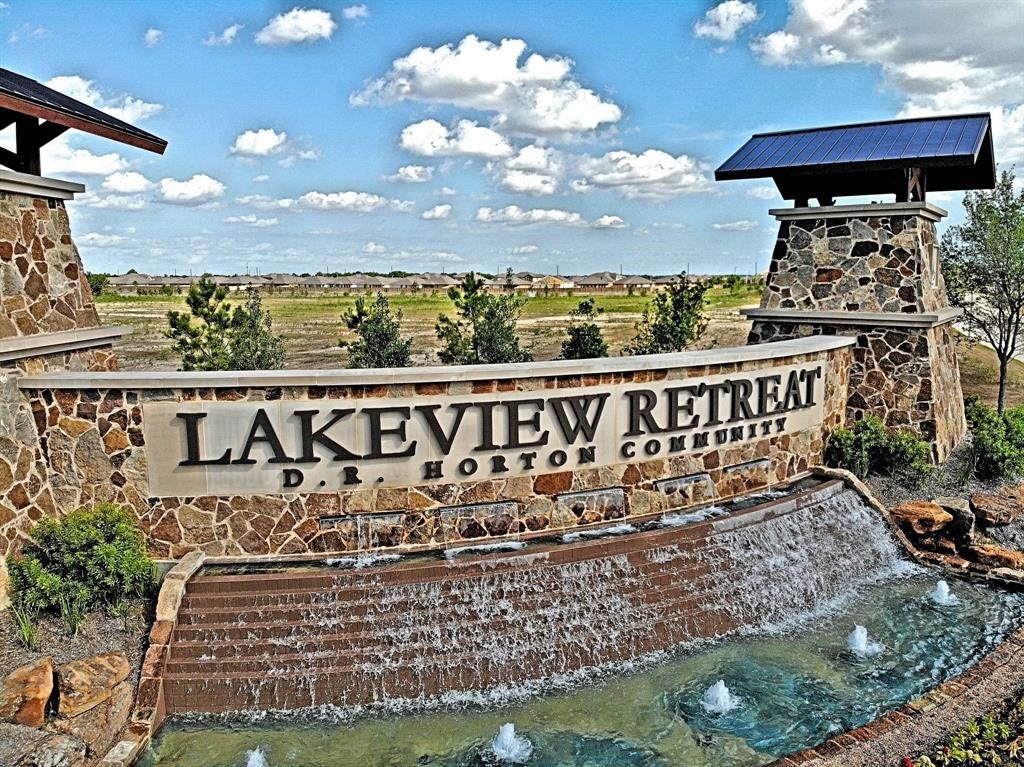7510 Keystone Blossom Trail, Richmond, TX 77407 America's #1 Builder's Newest Community!Lakeview Retreat!! Gorgeous Entrance!! The Community is located off the Westpark Tollway and Grand Mission! Amazing Recreational Center, Community Splash Pad, Walking Trails and more! Lakeview Retreat is the perfect place to call home! Your friends and family will love spending time with you in this D.R. Horton Community! Call today and make an appointment!