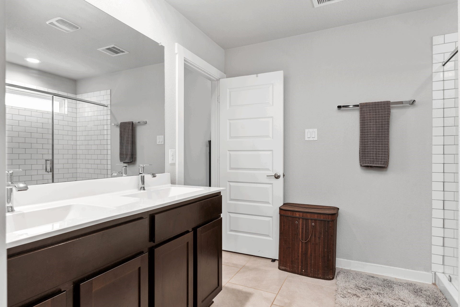 7510 Keystone Blossom Trail, Richmond, TX 77407 Beautiful Shaker Bathroom Cabinets! What a home to call home!