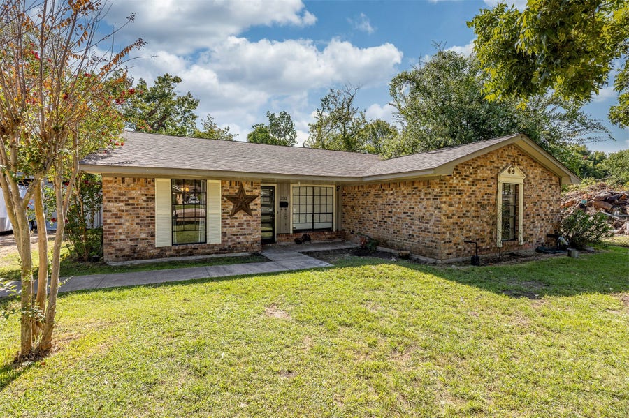Property photo for 501 N Magnolia Street, Highlands, TX