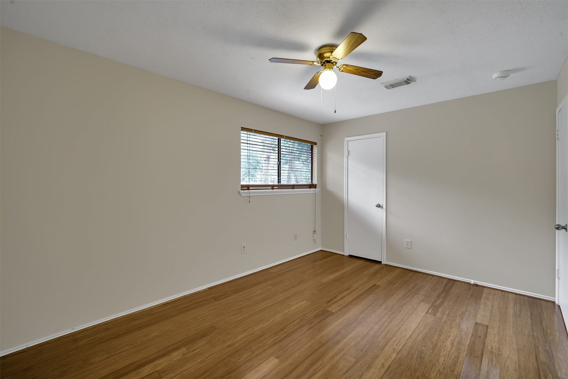 50 Brookflower Road, The Woodlands, TX 77380 50 Brookflower Road, The Woodlands, TX 77380