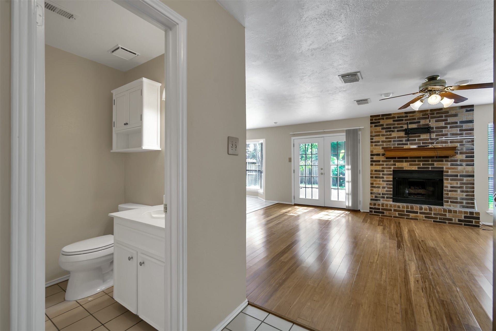 50 Brookflower Road, The Woodlands, TX 77380 50 Brookflower Road, The Woodlands, TX 77380