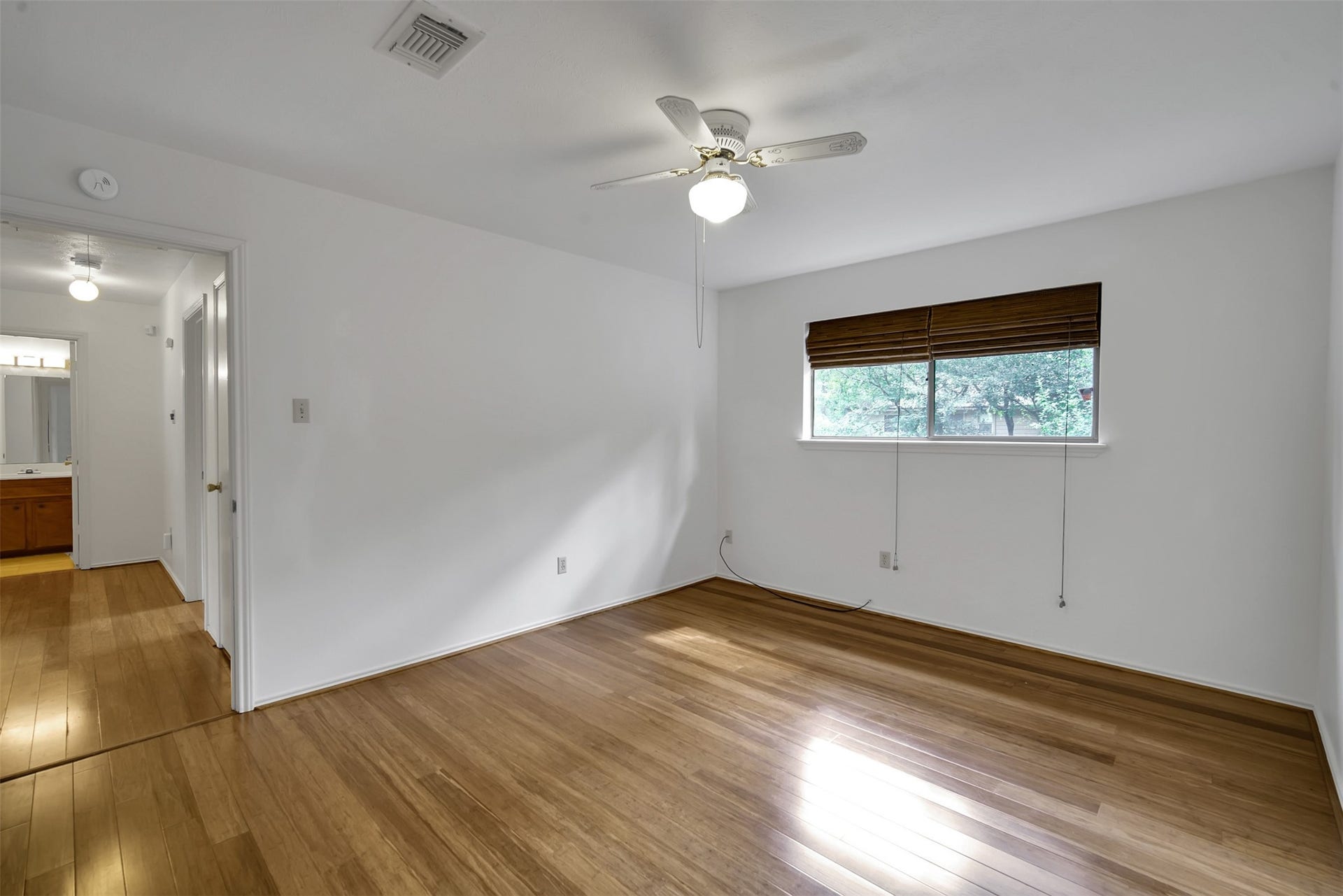 50 Brookflower Road, The Woodlands, TX 77380 50 Brookflower Road, The Woodlands, TX 77380
