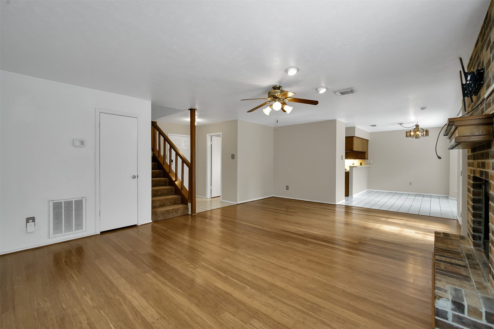50 Brookflower Road, The Woodlands, TX 77380 50 Brookflower Road, The Woodlands, TX 77380