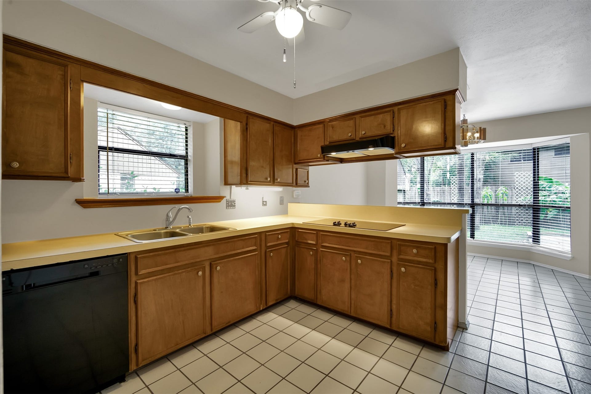 50 Brookflower Road, The Woodlands, TX 77380 50 Brookflower Road, The Woodlands, TX 77380