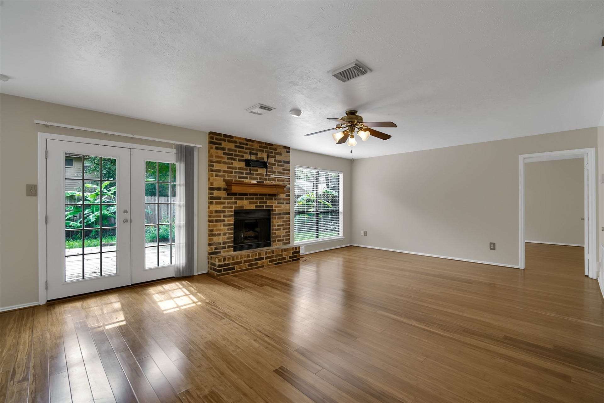 50 Brookflower Road, The Woodlands, TX 77380 50 Brookflower Road, The Woodlands, TX 77380