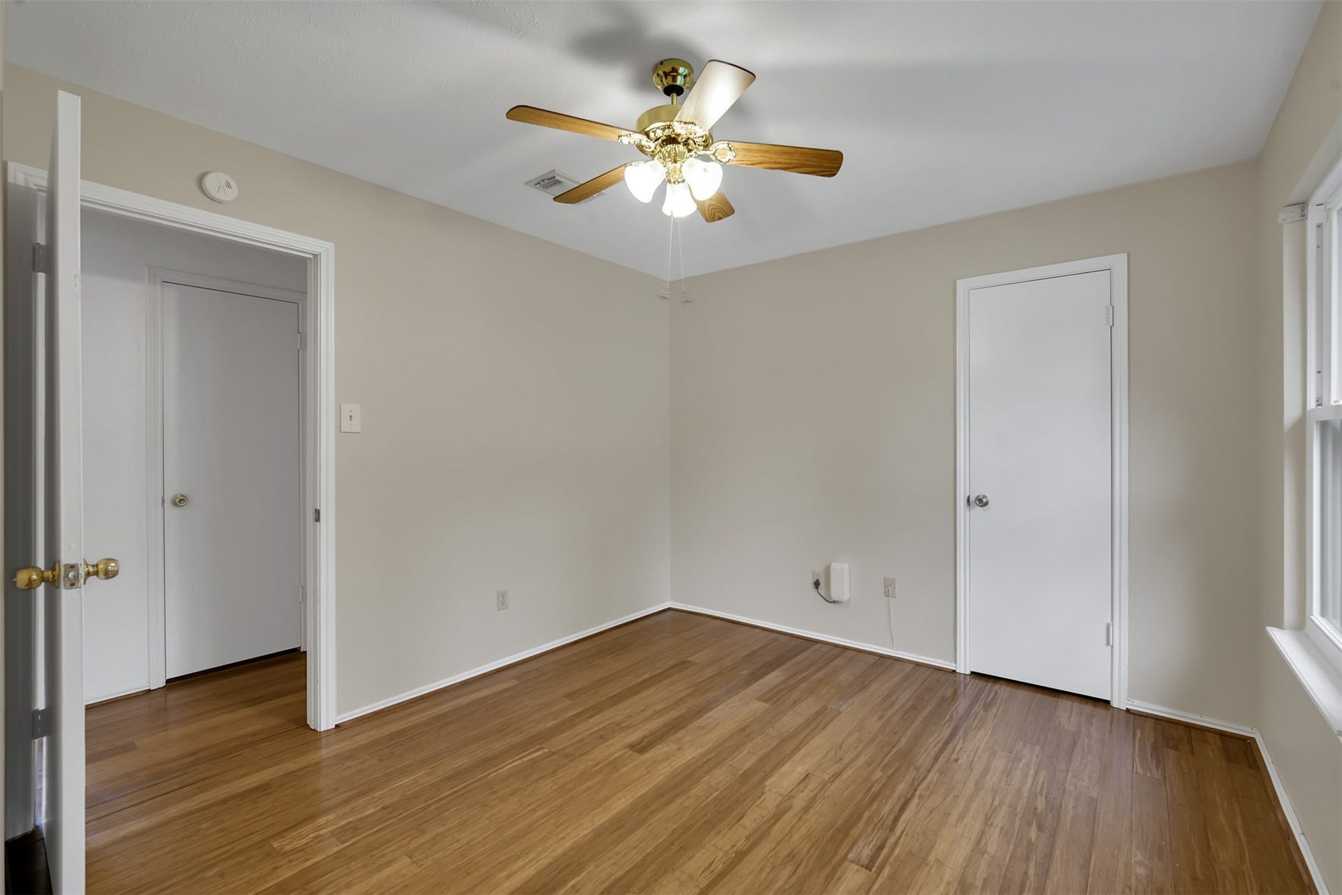50 Brookflower Road, The Woodlands, TX 77380 50 Brookflower Road, The Woodlands, TX 77380