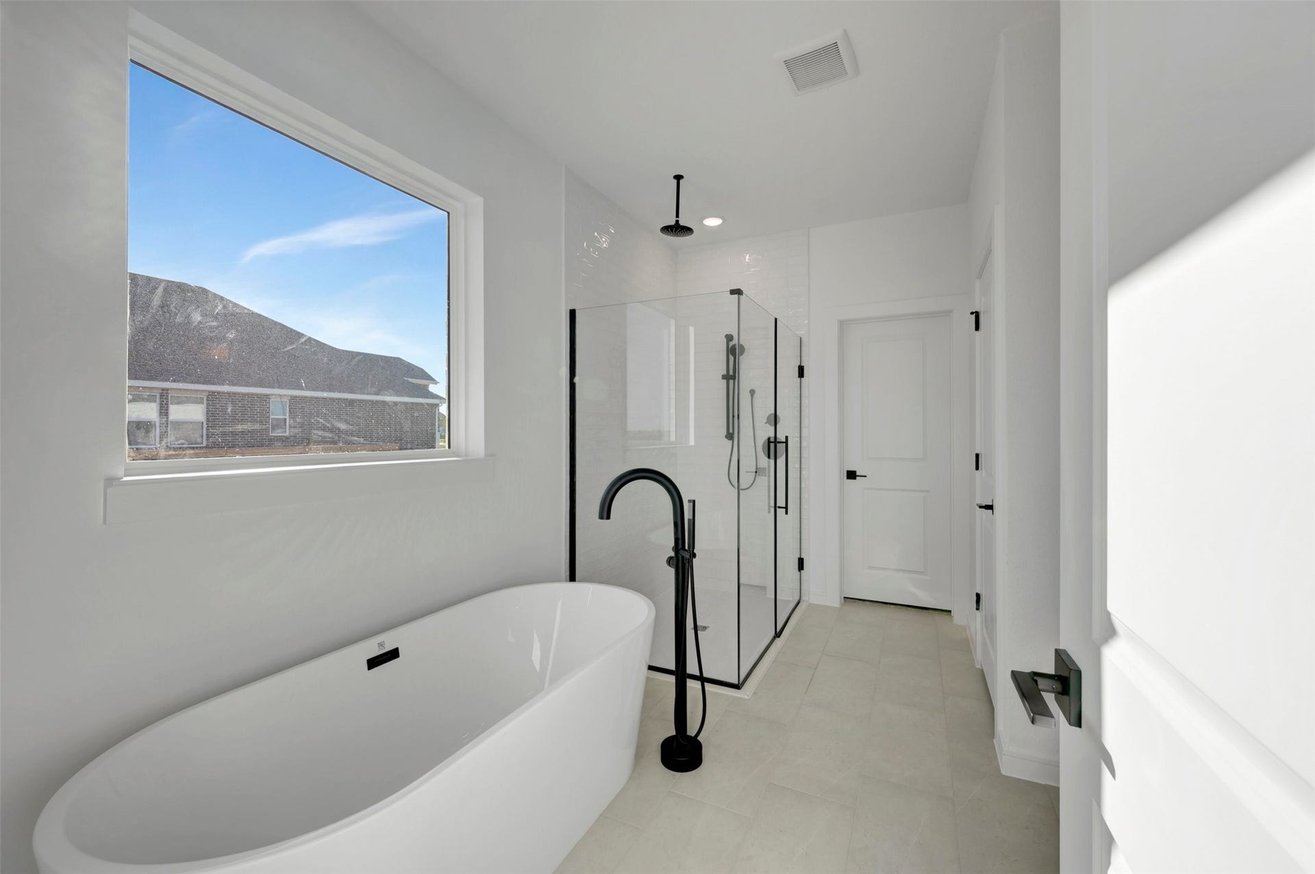402 Cane Crossing Lake Drive, Sealy, TX 77474 Luxurious primary bath
