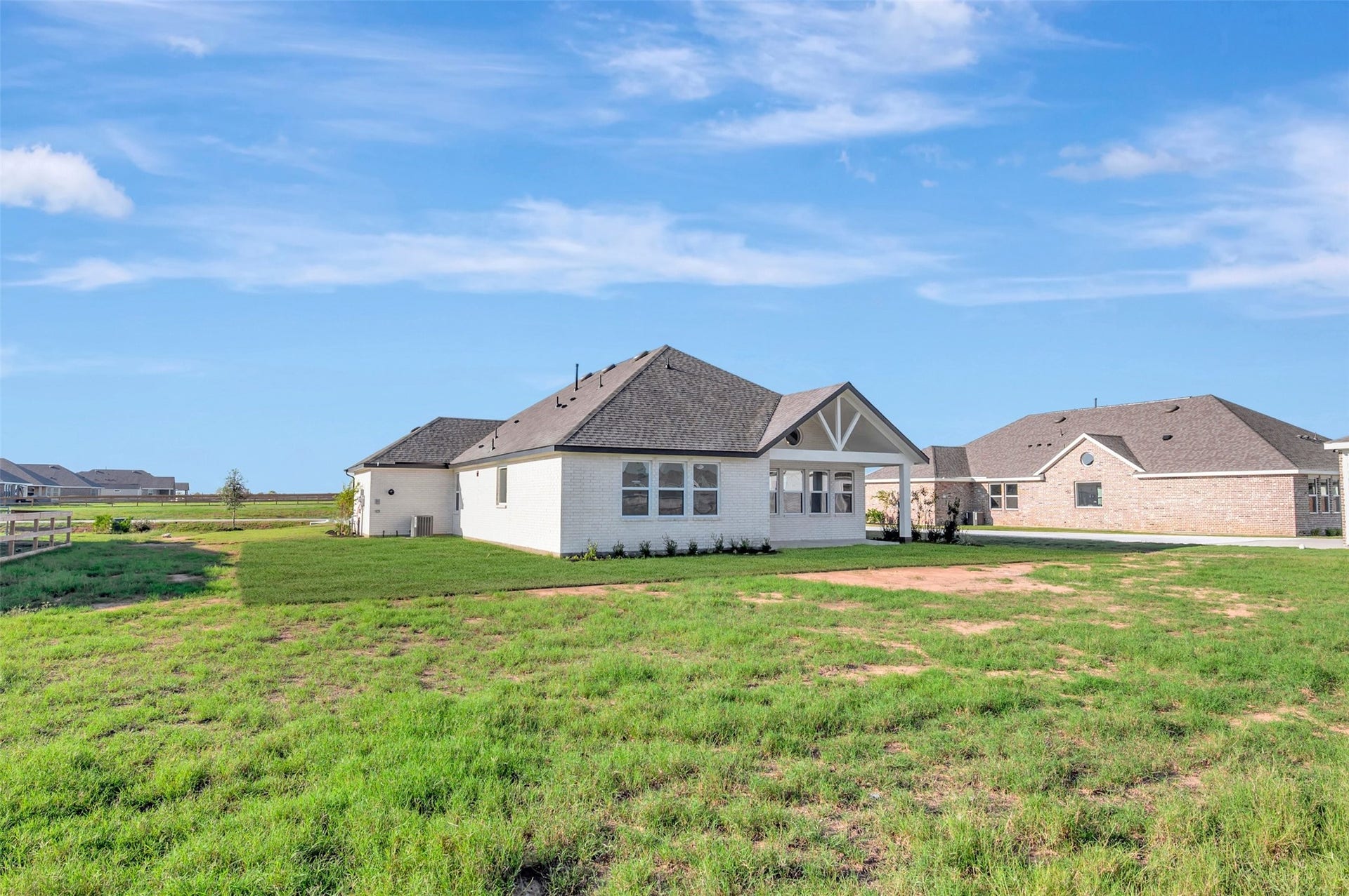 402 Cane Crossing Lake Drive, Sealy, TX 77474 Expansive backyard