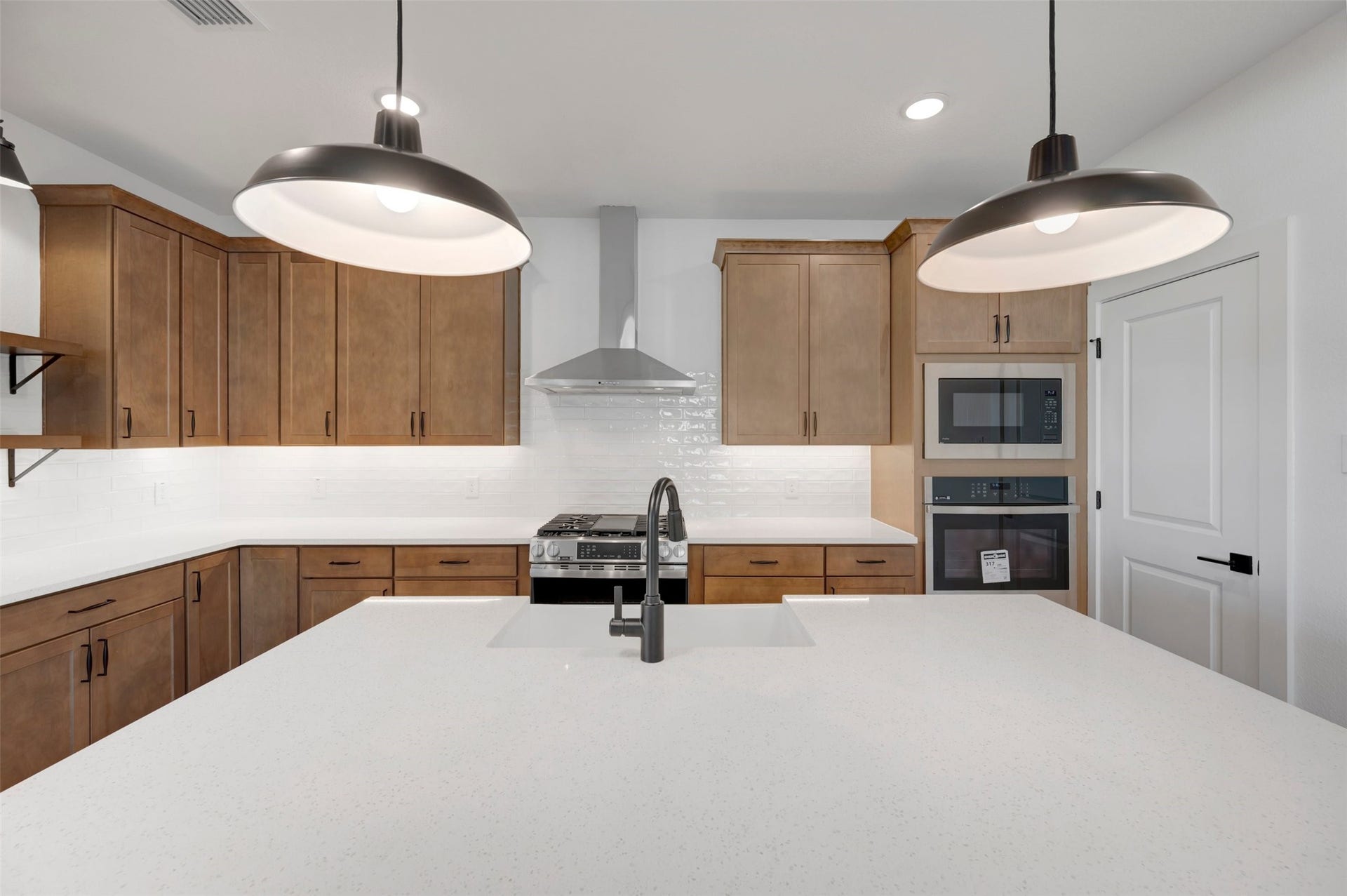 402 Cane Crossing Lake Drive, Sealy, TX 77474 Chef-worthy kitchen