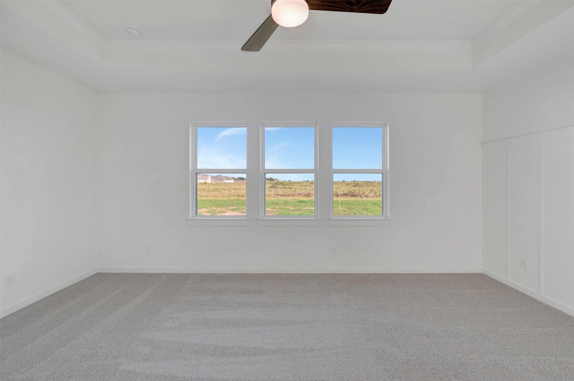 402 Cane Crossing Lake Drive, Sealy, TX 77474 Spacious primary suite