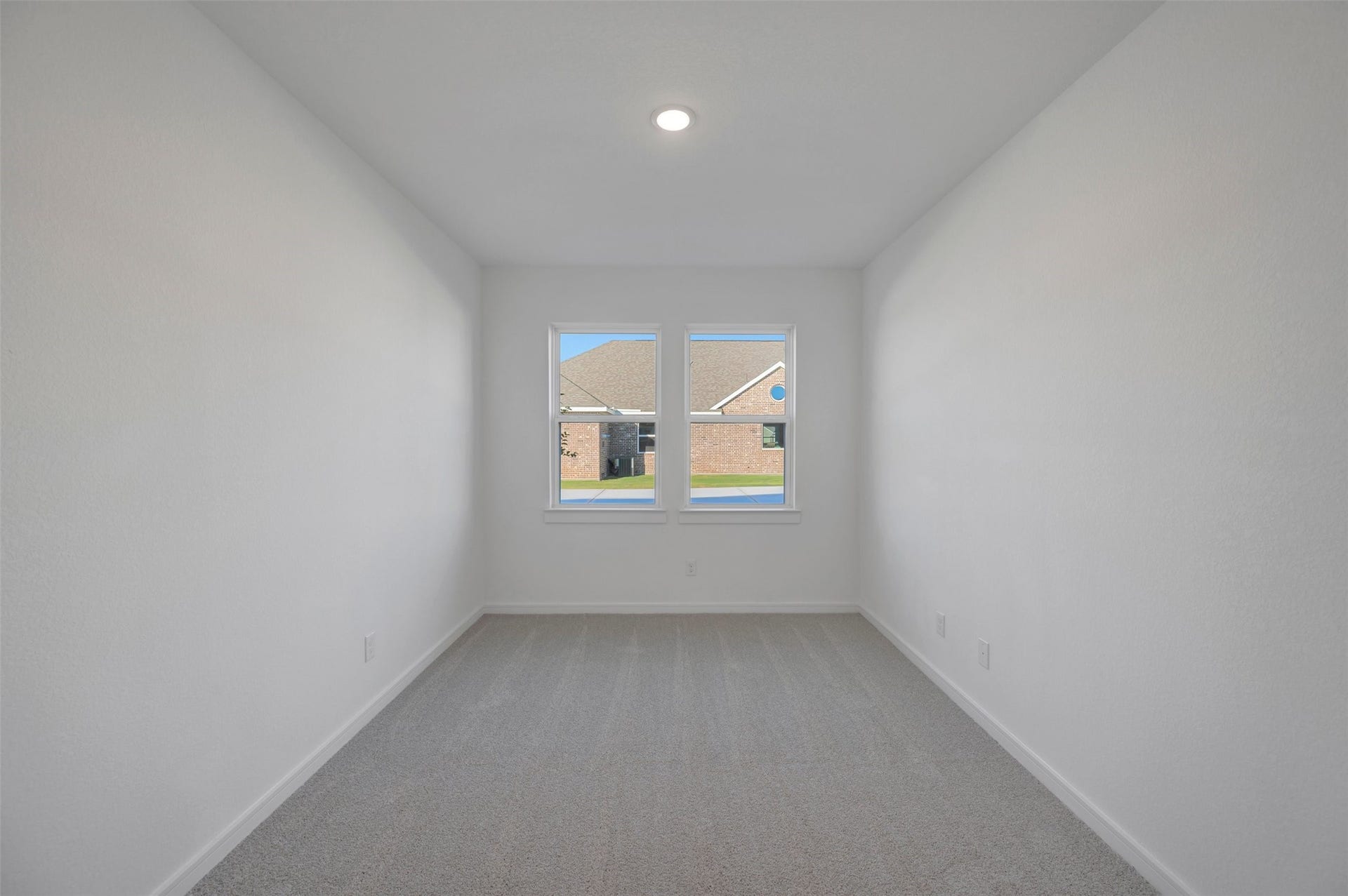 402 Cane Crossing Lake Drive, Sealy, TX 77474 Convenient home office