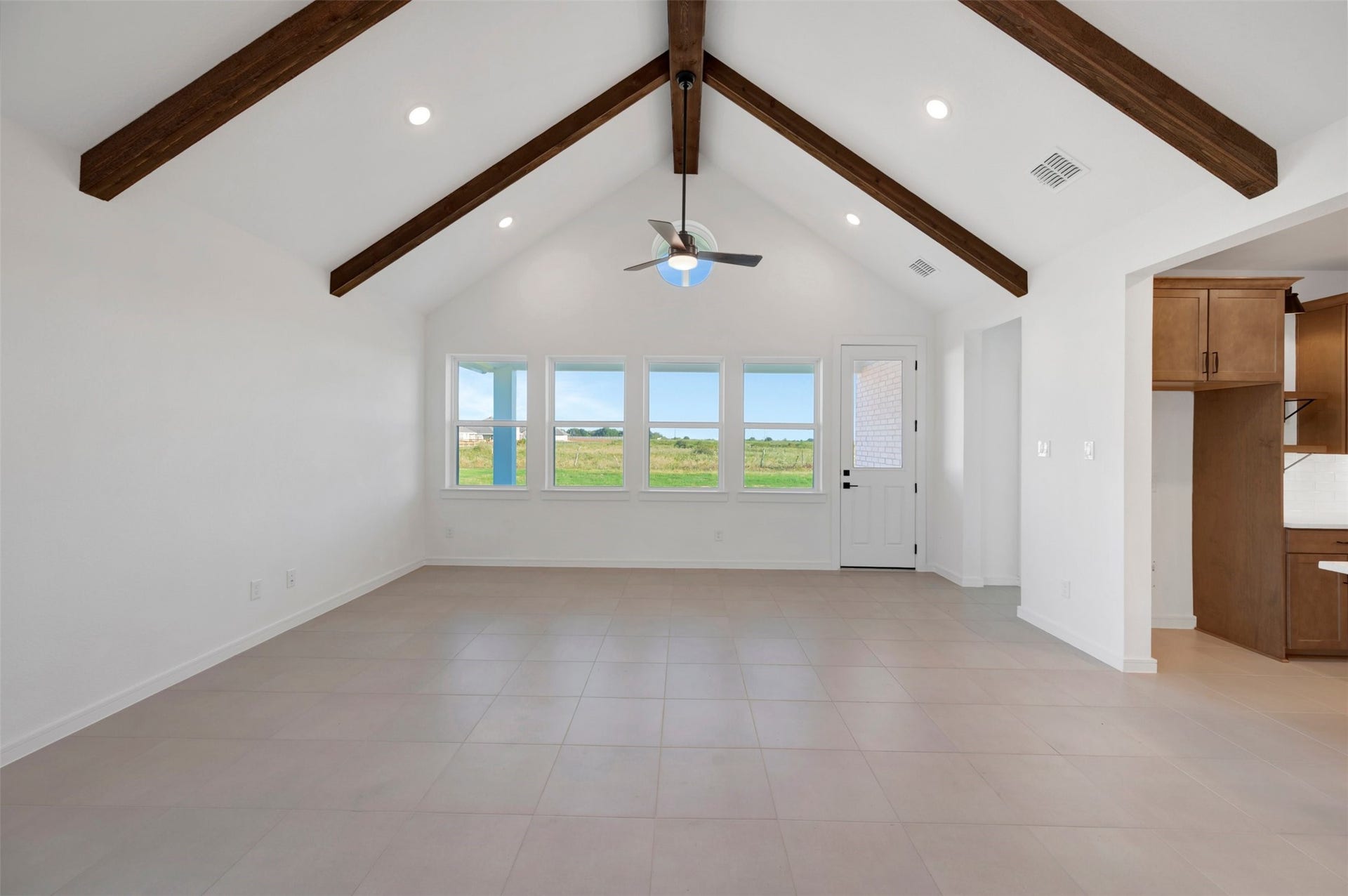 402 Cane Crossing Lake Drive, Sealy, TX 77474 Open great room