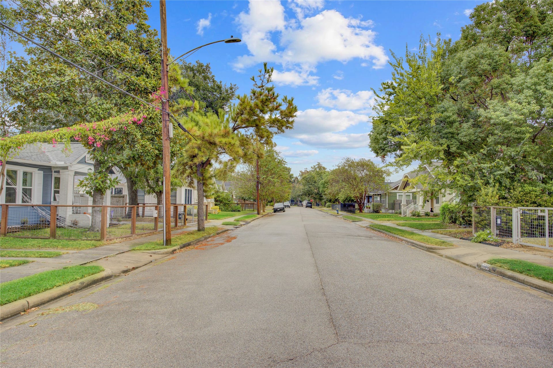 931 Gardner Street, Houston, TX 77009 Street view looking east.