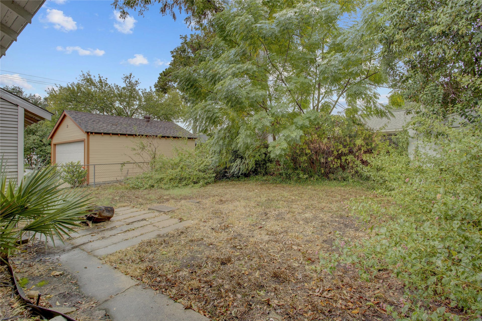 931 Gardner Street, Houston, TX 77009 Backyard.