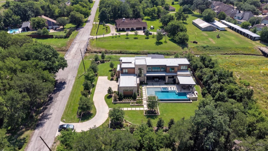 Property photo for 15721 Oleta Lane, Sugar Land, TX