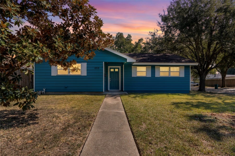 Property photo for 1215 Glenmore Drive, Pasadena, TX