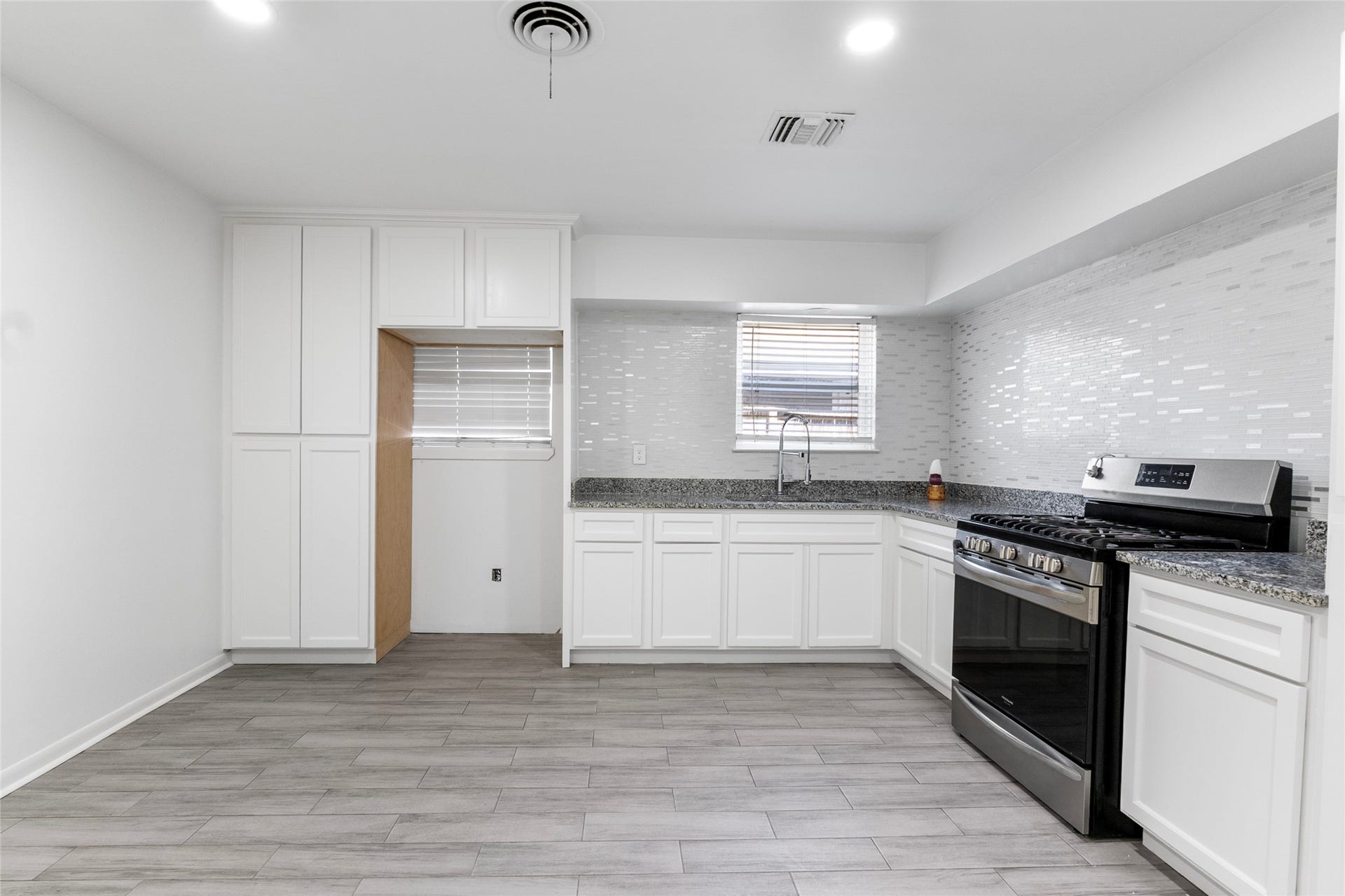 1215 Glenmore Drive, Pasadena, TX 77503 1215 Glenmore Drive, Pasadena, TX 77503