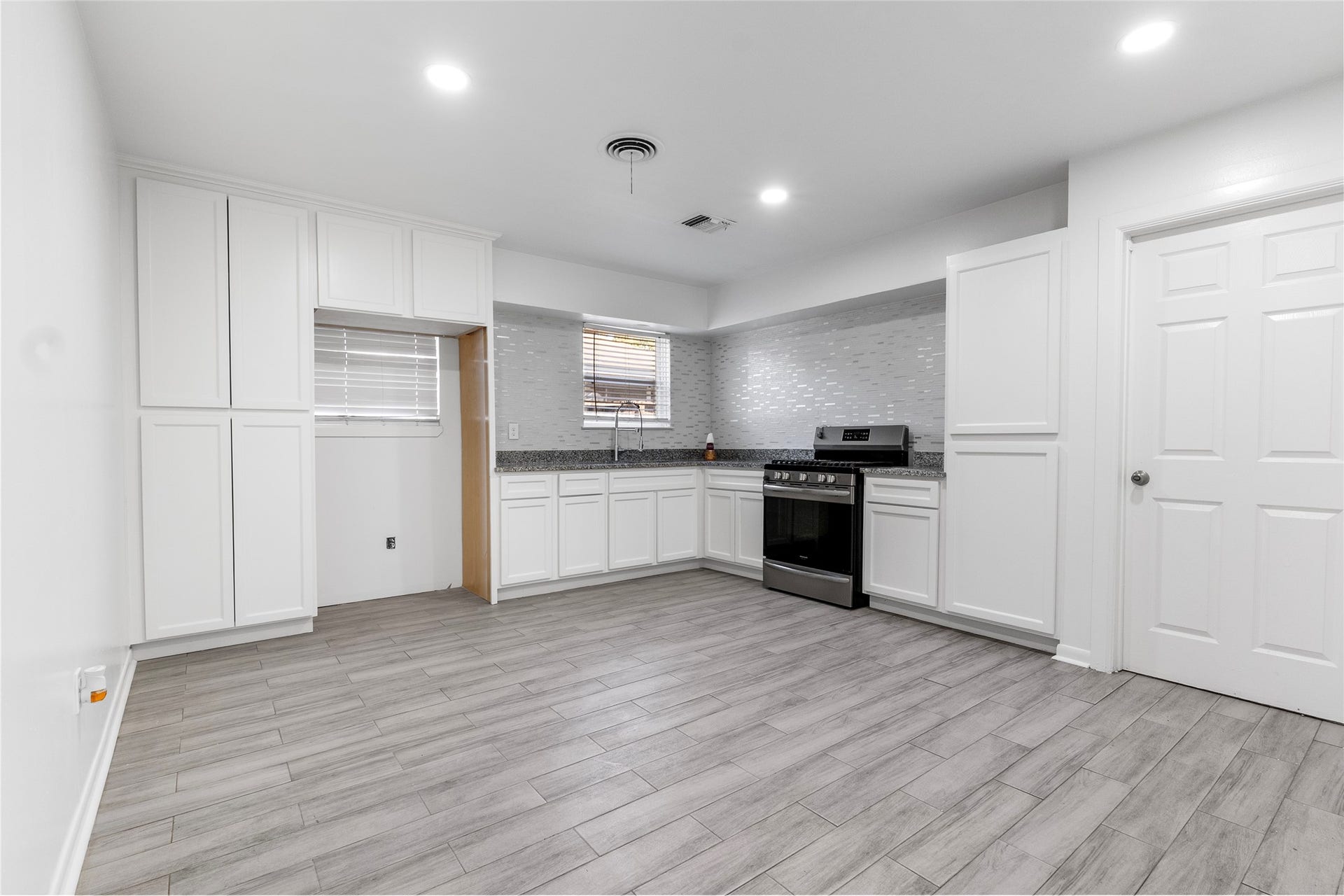 1215 Glenmore Drive, Pasadena, TX 77503 1215 Glenmore Drive, Pasadena, TX 77503