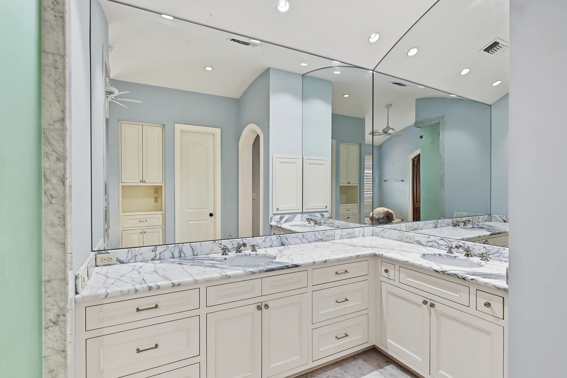 3223 Albans Road, West University Place, TX 77005 Dual vanities offer generous countertop and storage space, complemented by a serene, spa-inspired palette.