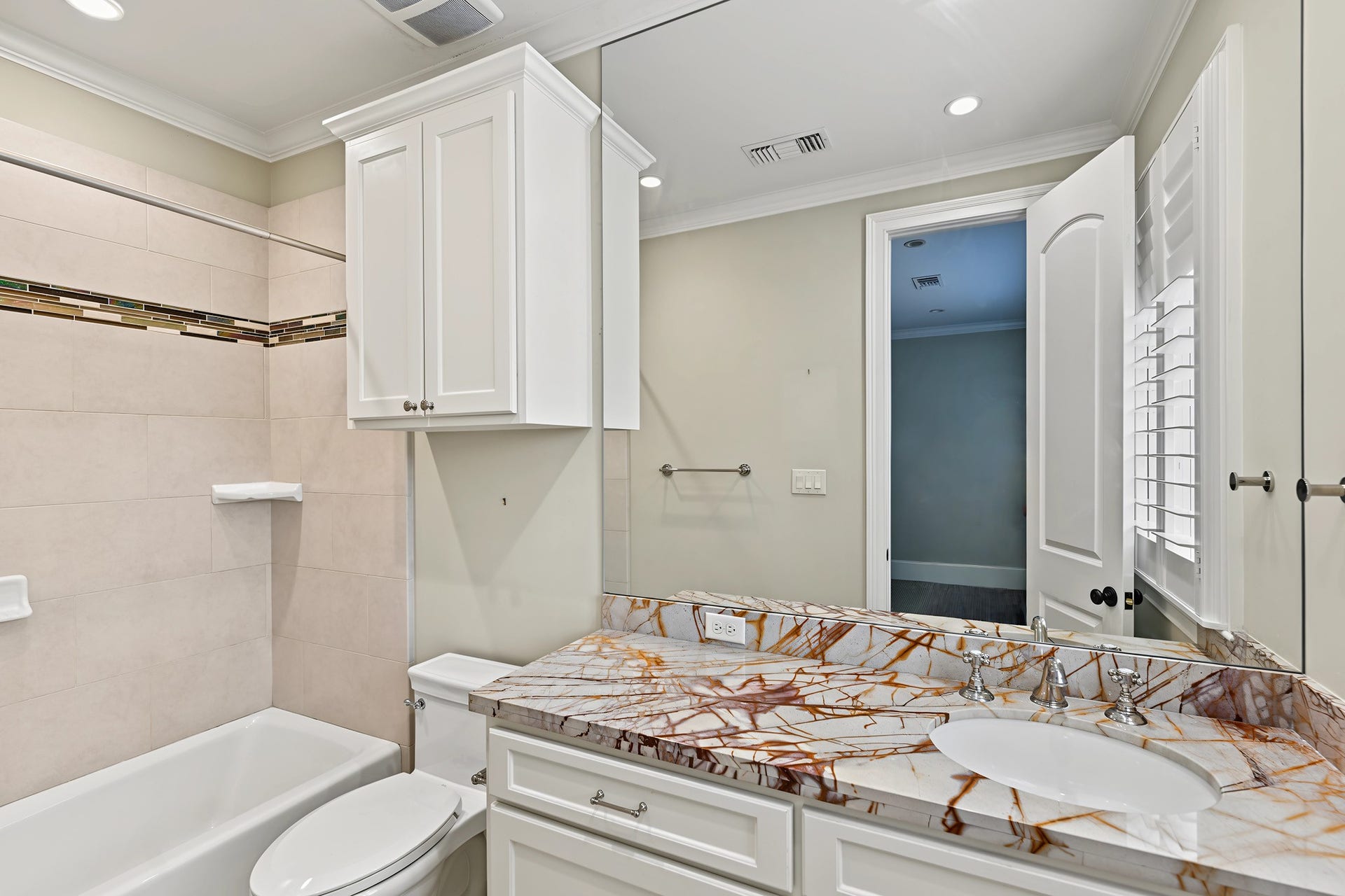 3223 Albans Road, West University Place, TX 77005 Ensuite bath features a tub/shower combo.