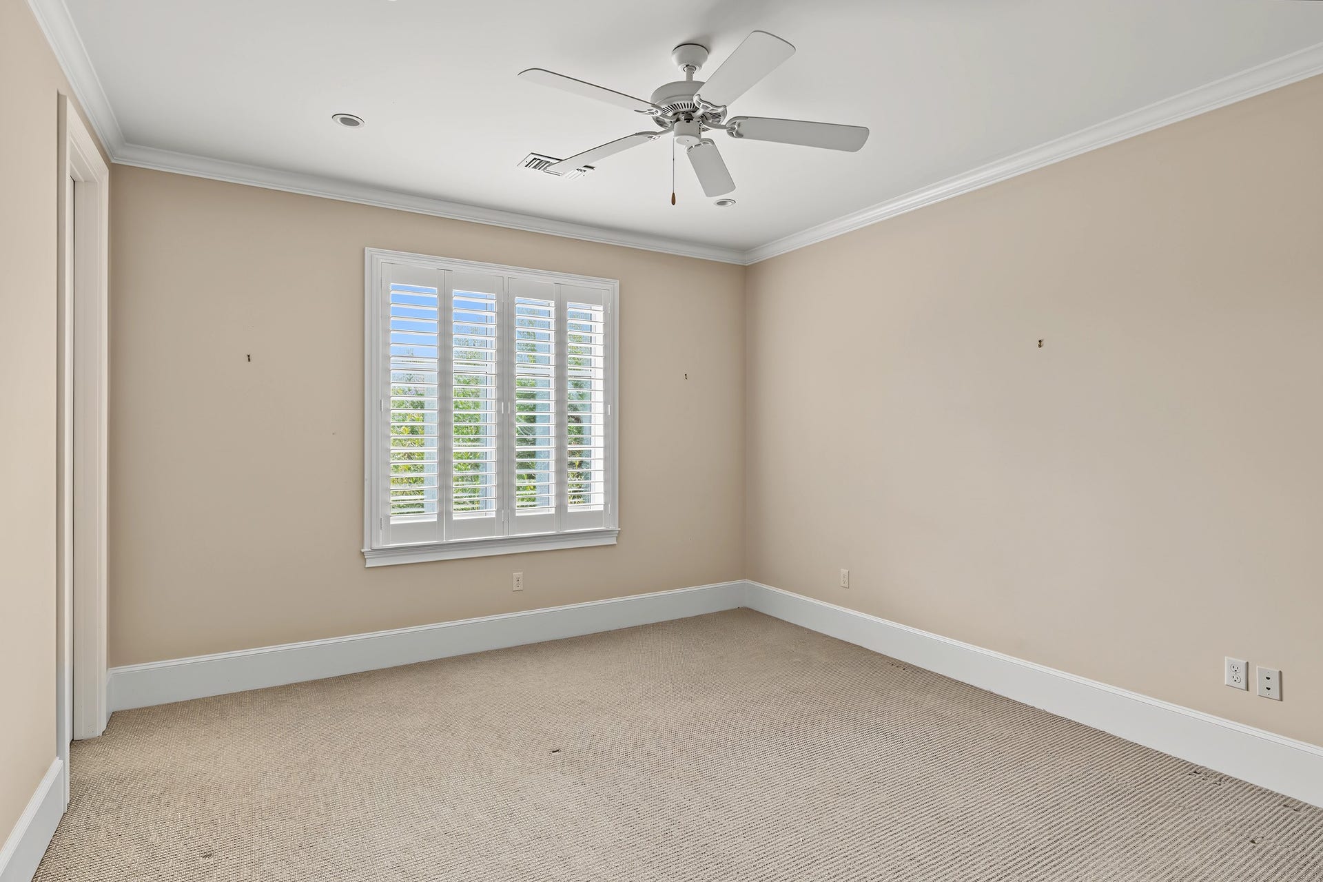3223 Albans Road, West University Place, TX 77005 Secondary bedroom with ensuite bath.