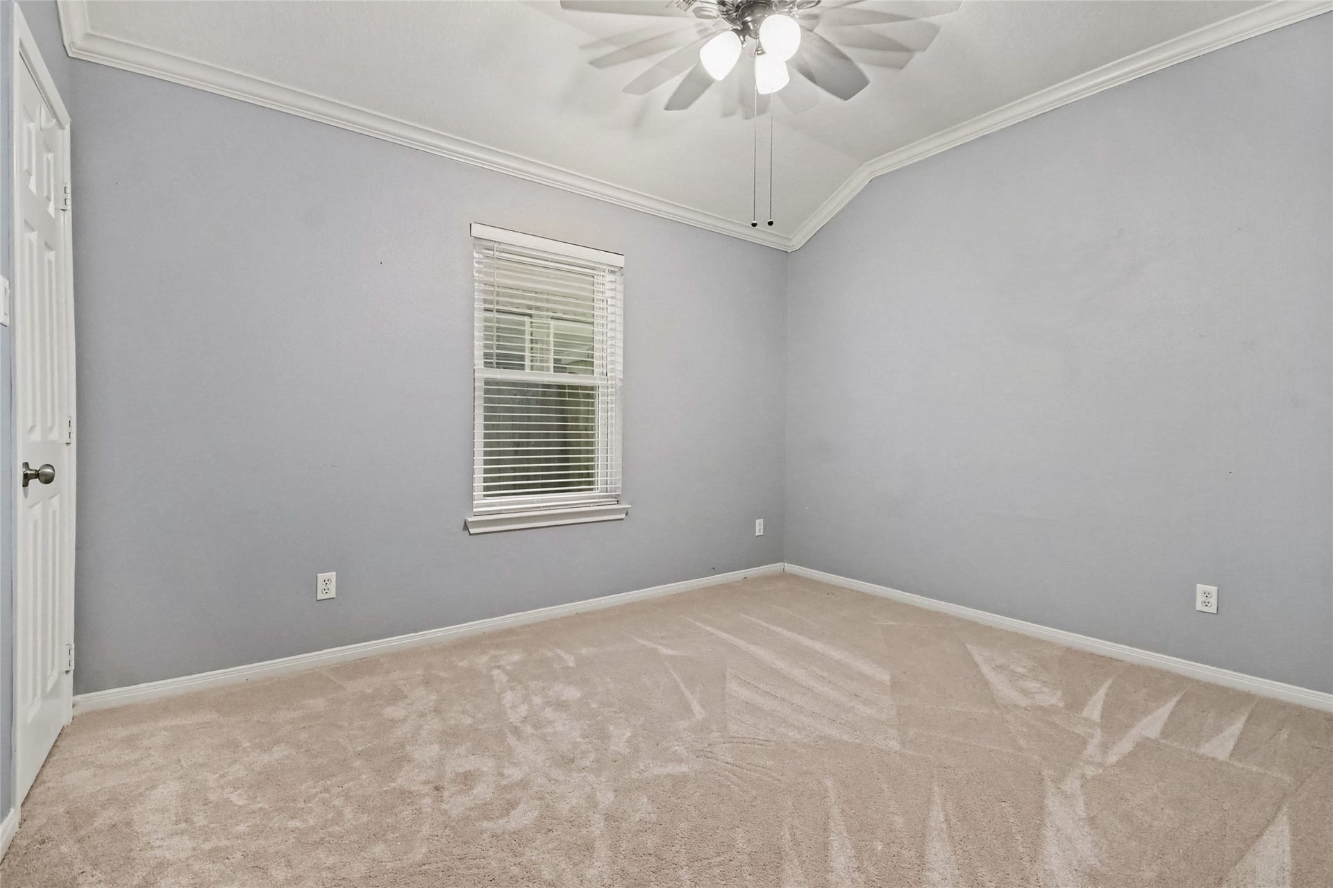 213 Rippling Creek Lane, Alvin, TX 77511 2nd bedroom has crown molding and plush carpeting like the other bedrooms