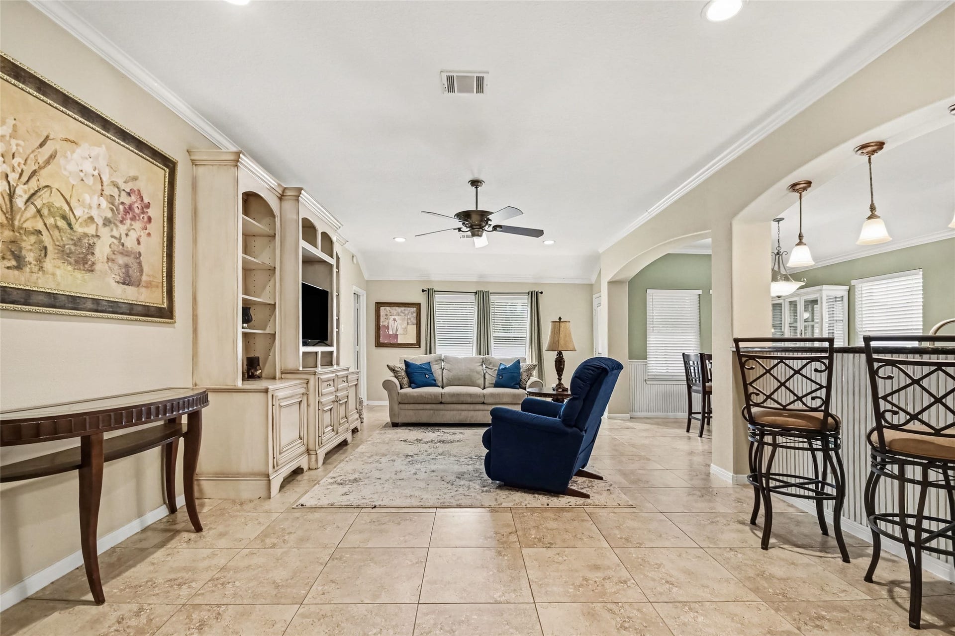 213 Rippling Creek Lane, Alvin, TX 77511 Inviting living dining kitchen combo