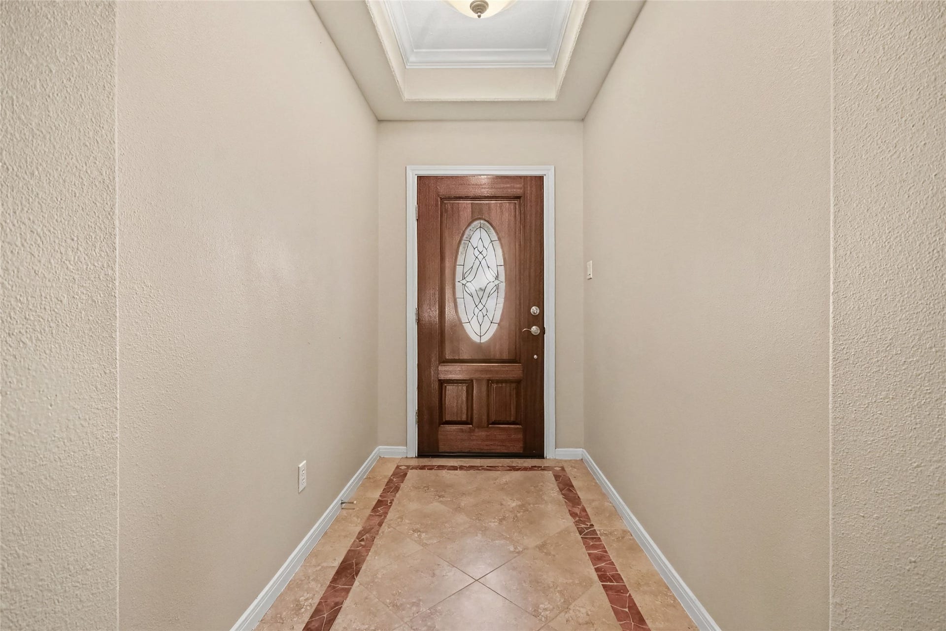 213 Rippling Creek Lane, Alvin, TX 77511 Impressive front decorative tile entry, and be sure to look up and see the interesting tray ceiling