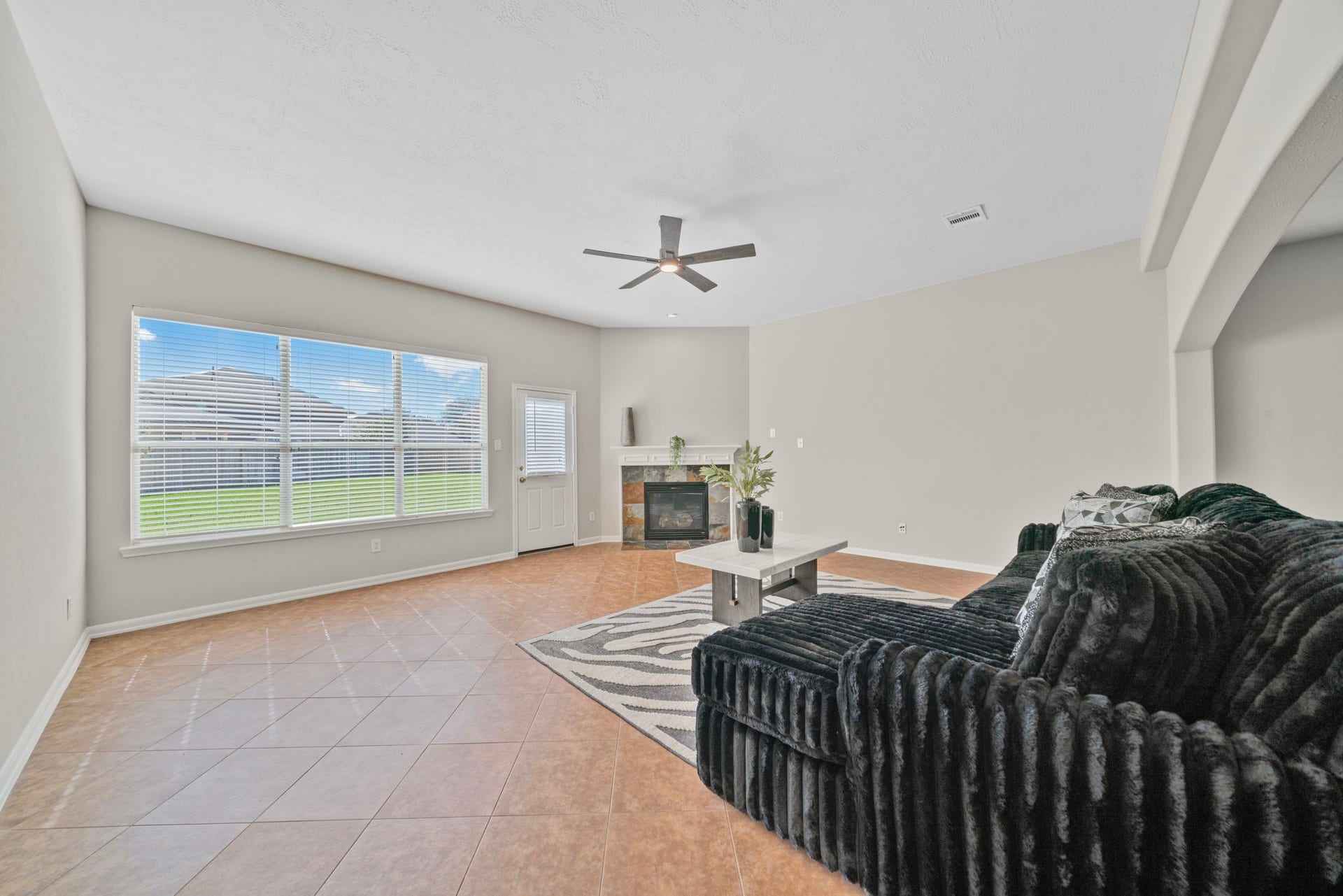 8523 Sweetstone Field Court, Cypress, TX 77433 Bright family room overlooking the oversized backyard.