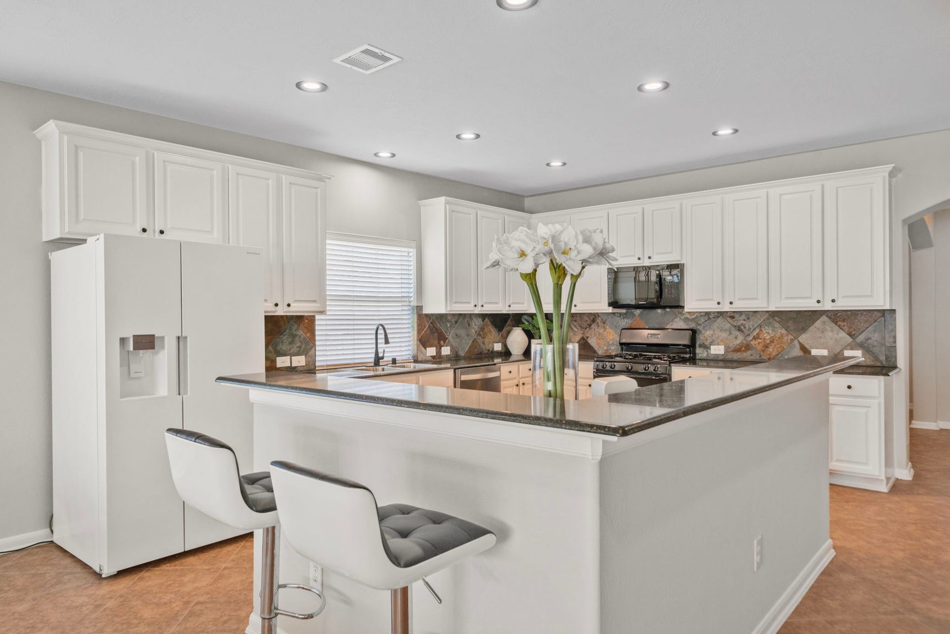 8523 Sweetstone Field Court, Cypress, TX 77433 Large kitchen island perfect for cooking and entertaining.