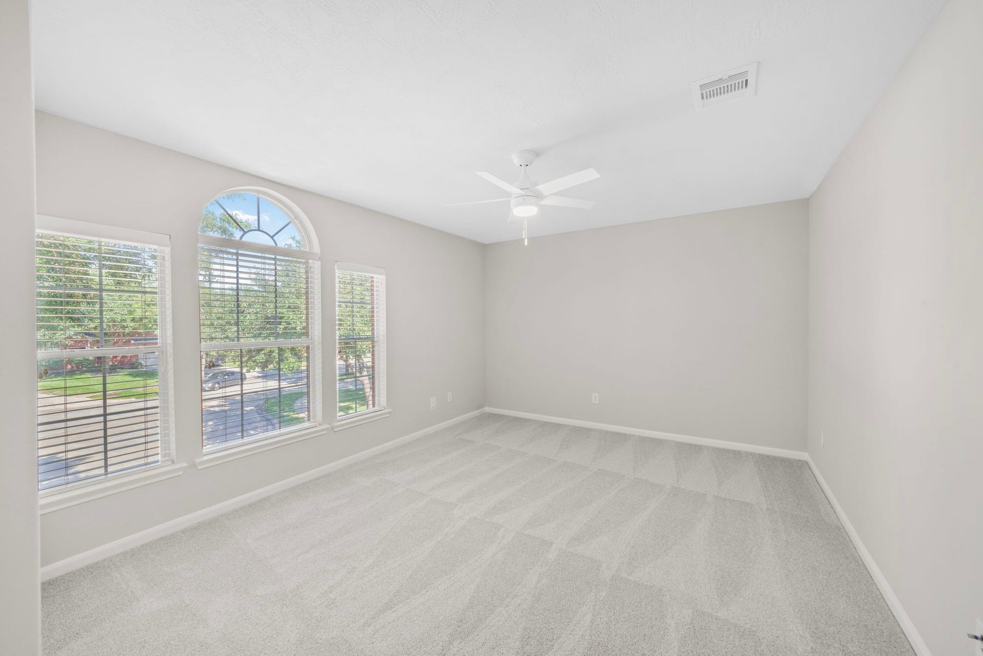 8523 Sweetstone Field Court, Cypress, TX 77433 Bright upstairs bedroom overlooking the backyard.