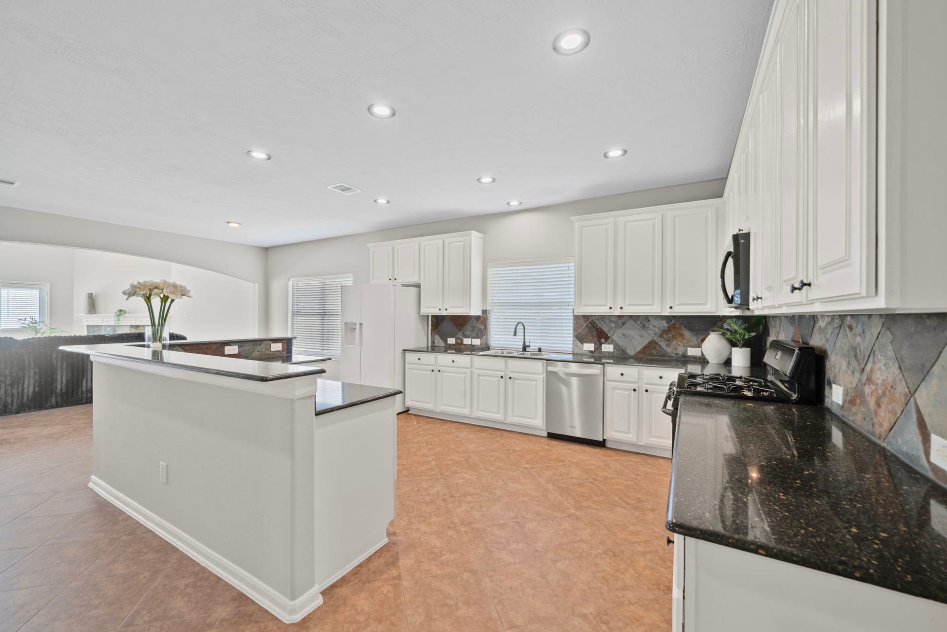 8523 Sweetstone Field Court, Cypress, TX 77433 Large kitchen with plenty of prep space and storage.