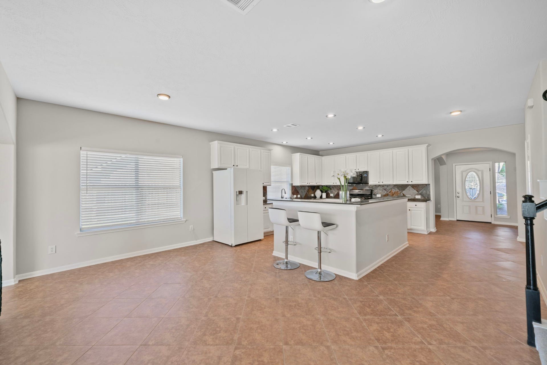 8523 Sweetstone Field Court, Cypress, TX 77433 Spacious open-concept layout with abundant natural light.
