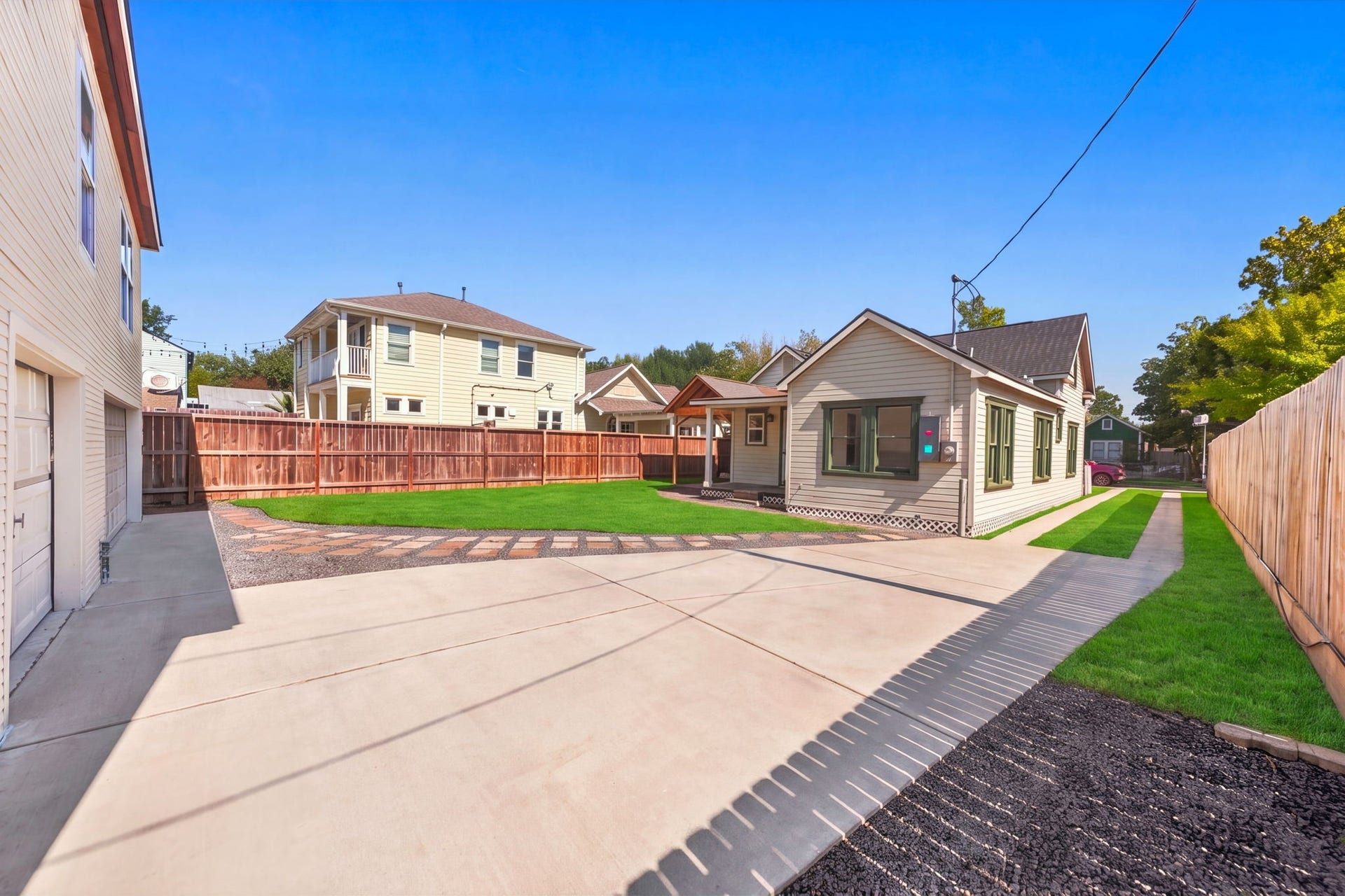 925 Cortlandt Street, Houston, TX 77008 925 Cortlandt Street, Houston, TX 77008