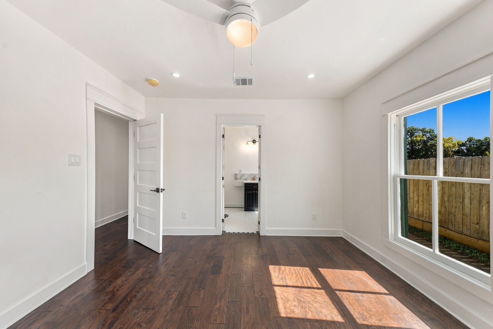925 Cortlandt Street, Houston, TX 77008 925 Cortlandt Street, Houston, TX 77008