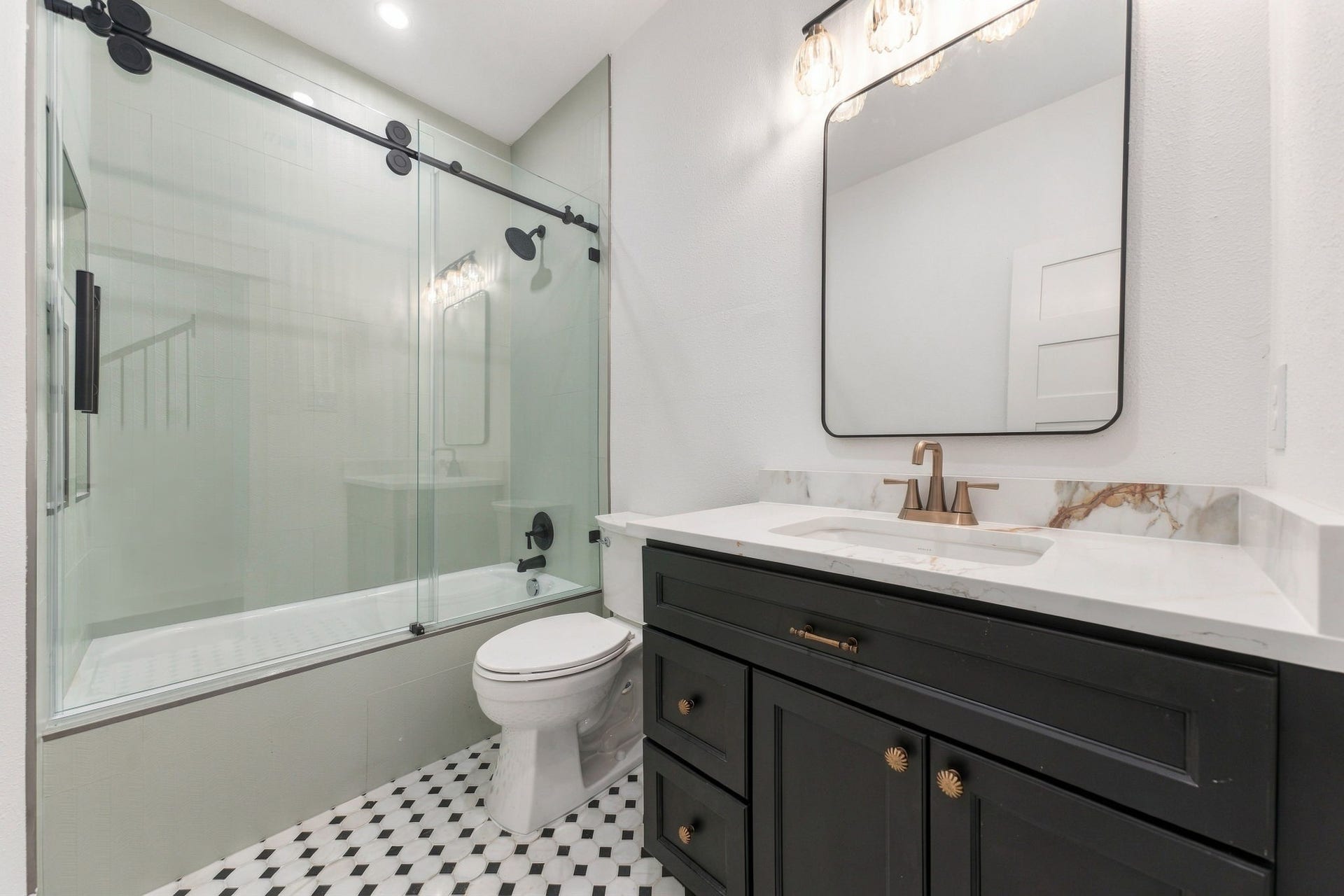 925 Cortlandt Street, Houston, TX 77008 Marble Floors