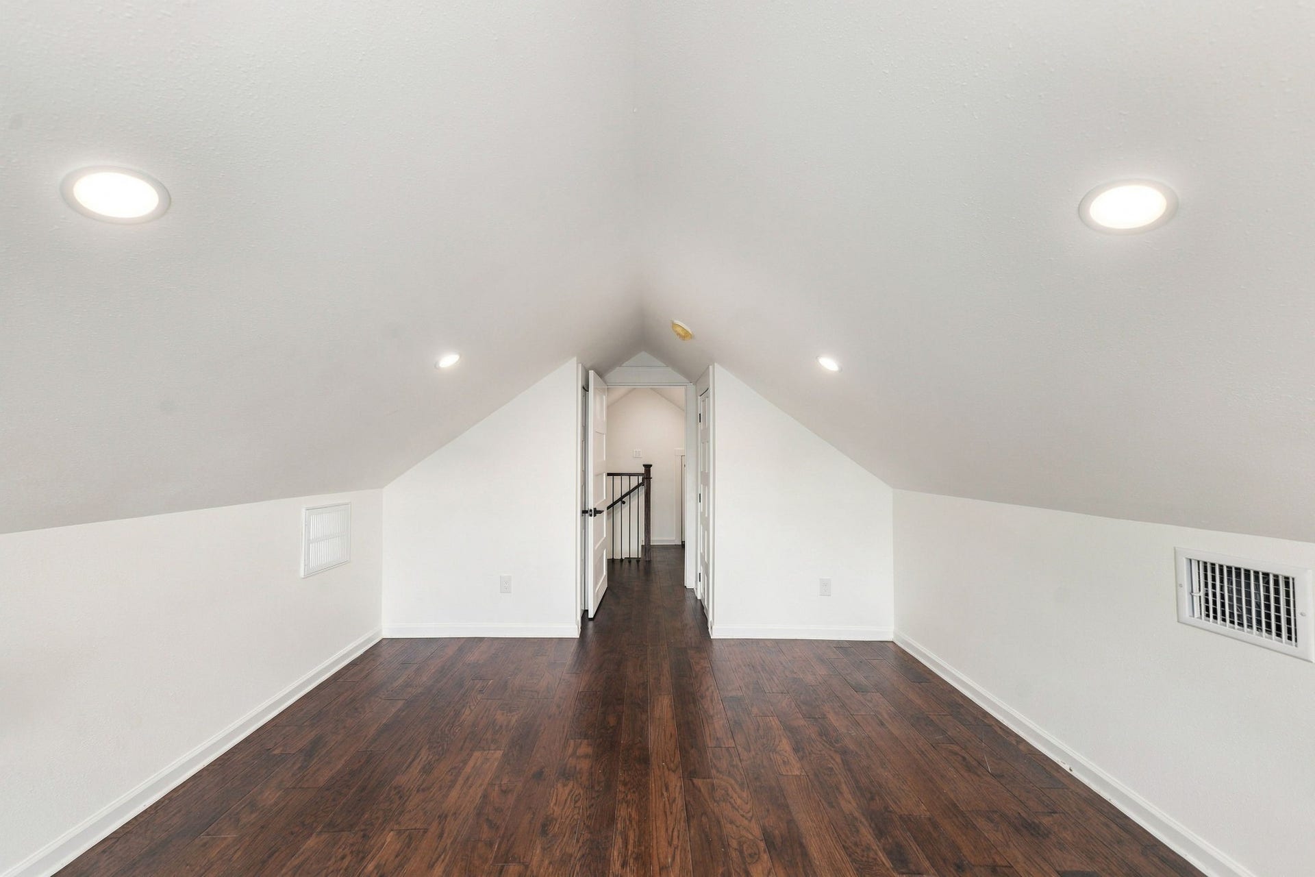 925 Cortlandt Street, Houston, TX 77008 925 Cortlandt Street, Houston, TX 77008