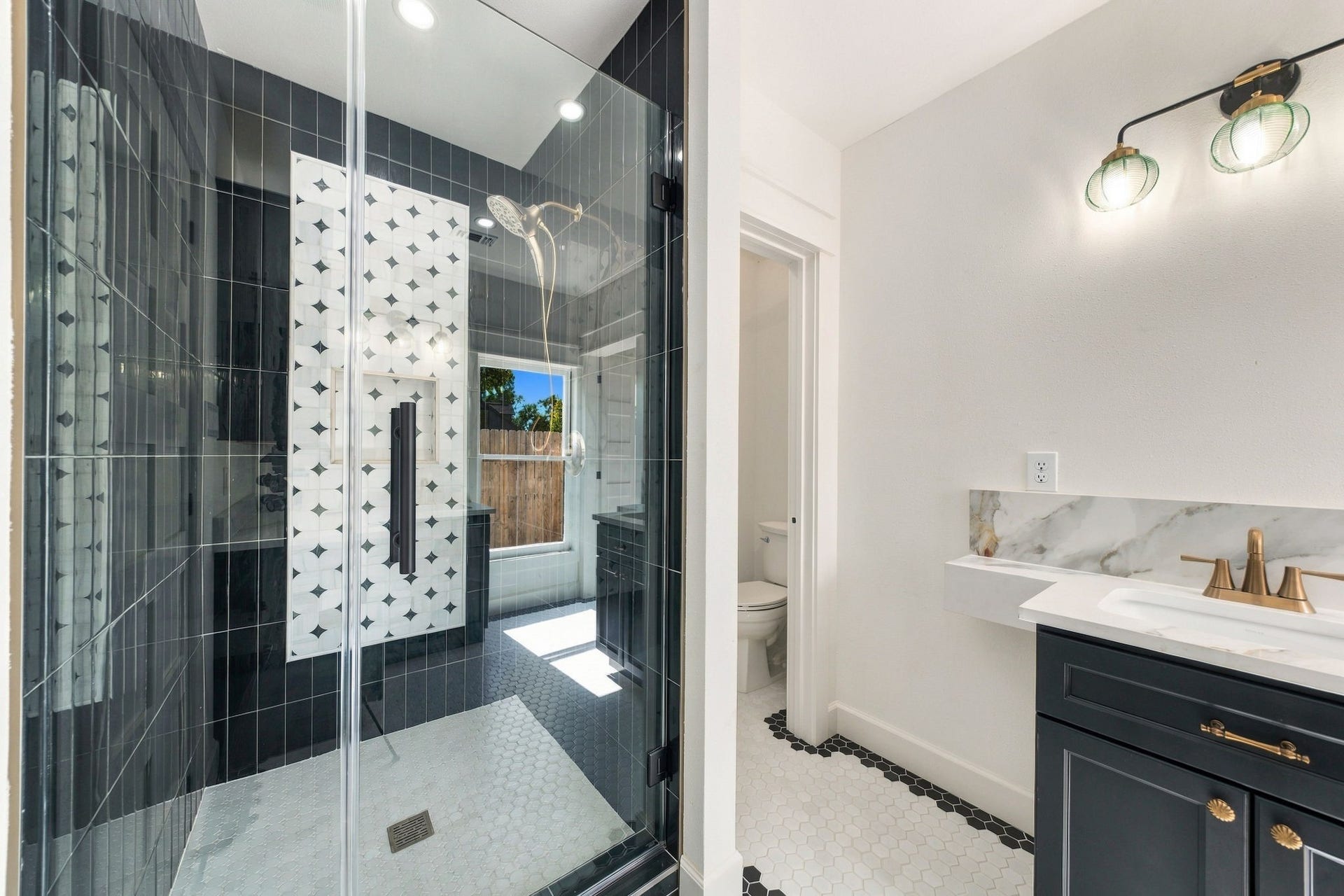 925 Cortlandt Street, Houston, TX 77008 925 Cortlandt Street, Houston, TX 77008