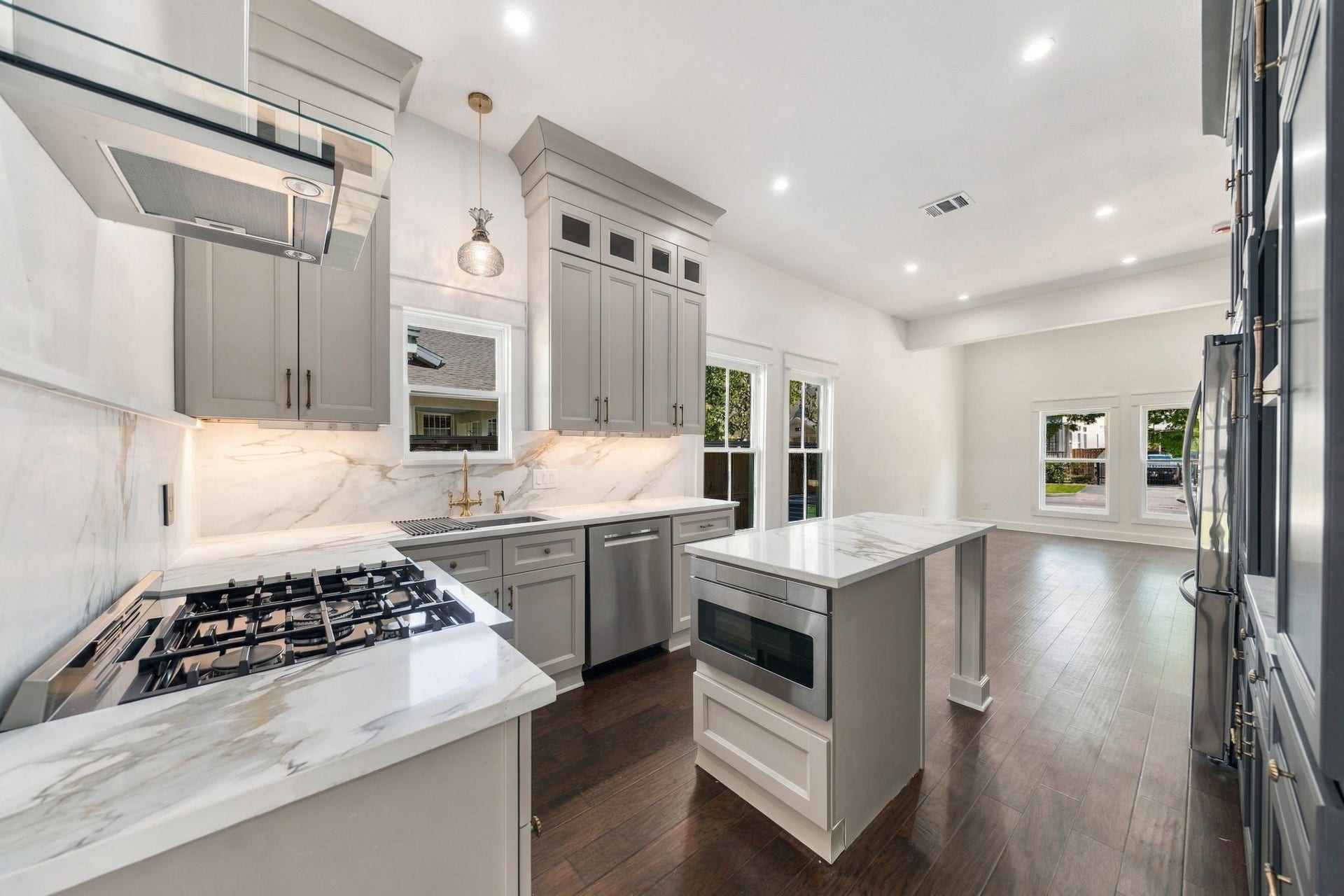 925 Cortlandt Street, Houston, TX 77008 Bosch APPLIANCES