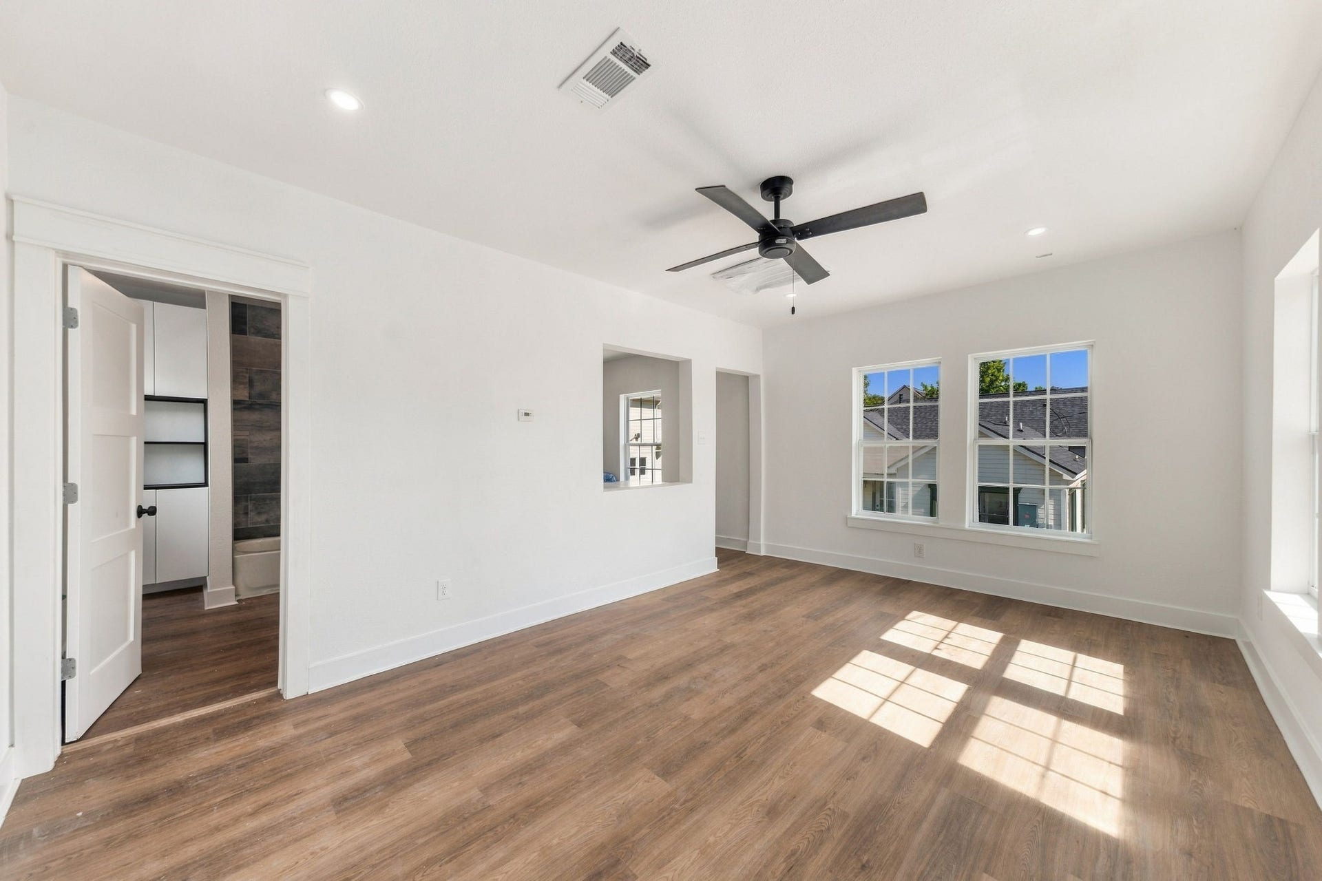 925 Cortlandt Street, Houston, TX 77008 925 Cortlandt Street, Houston, TX 77008