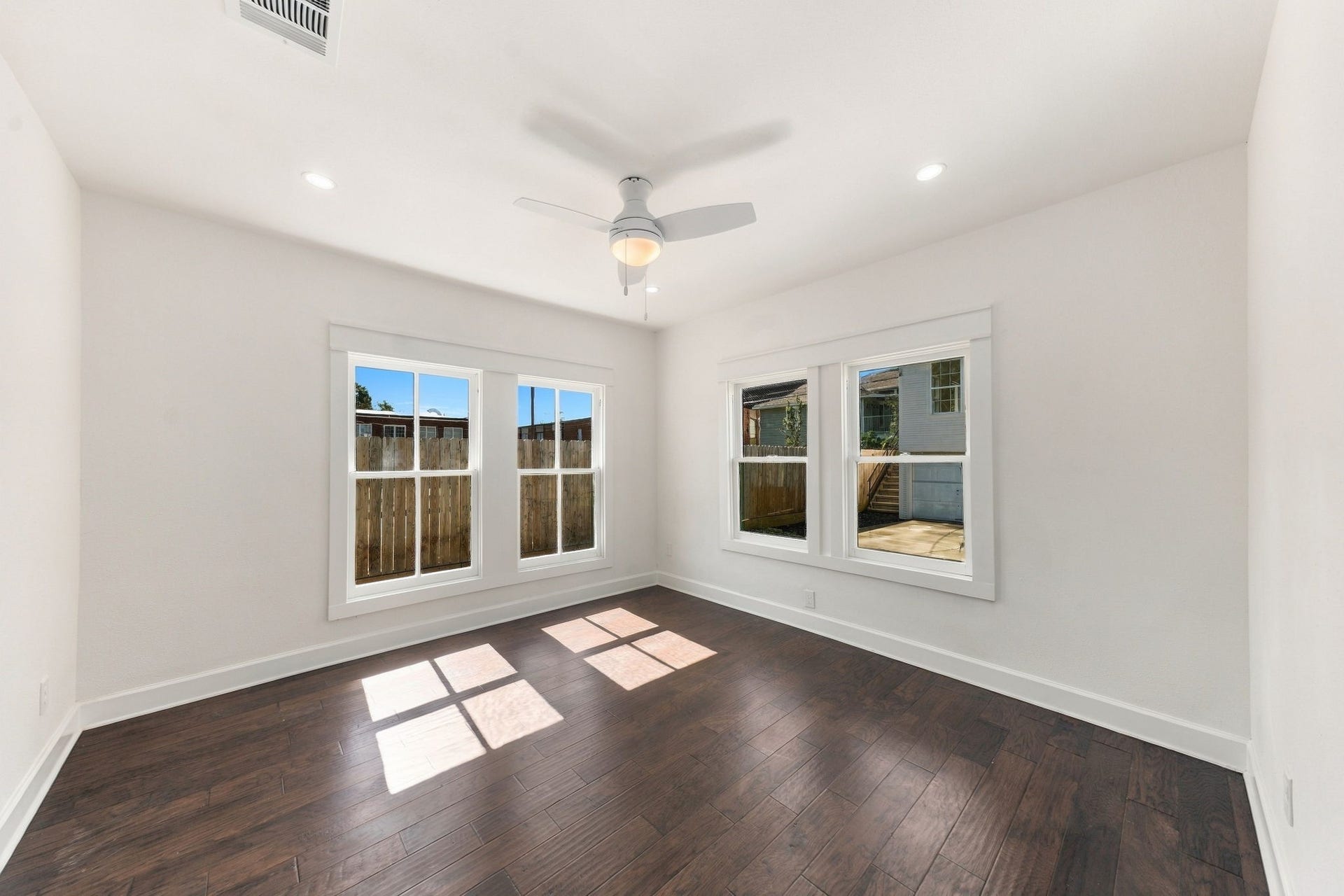 925 Cortlandt Street, Houston, TX 77008 925 Cortlandt Street, Houston, TX 77008