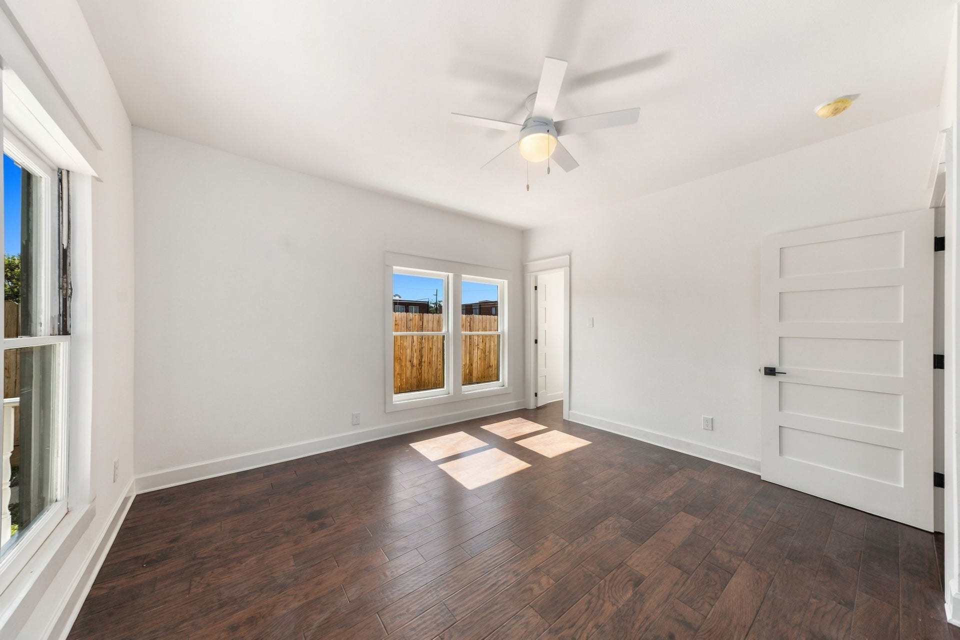 925 Cortlandt Street, Houston, TX 77008 925 Cortlandt Street, Houston, TX 77008
