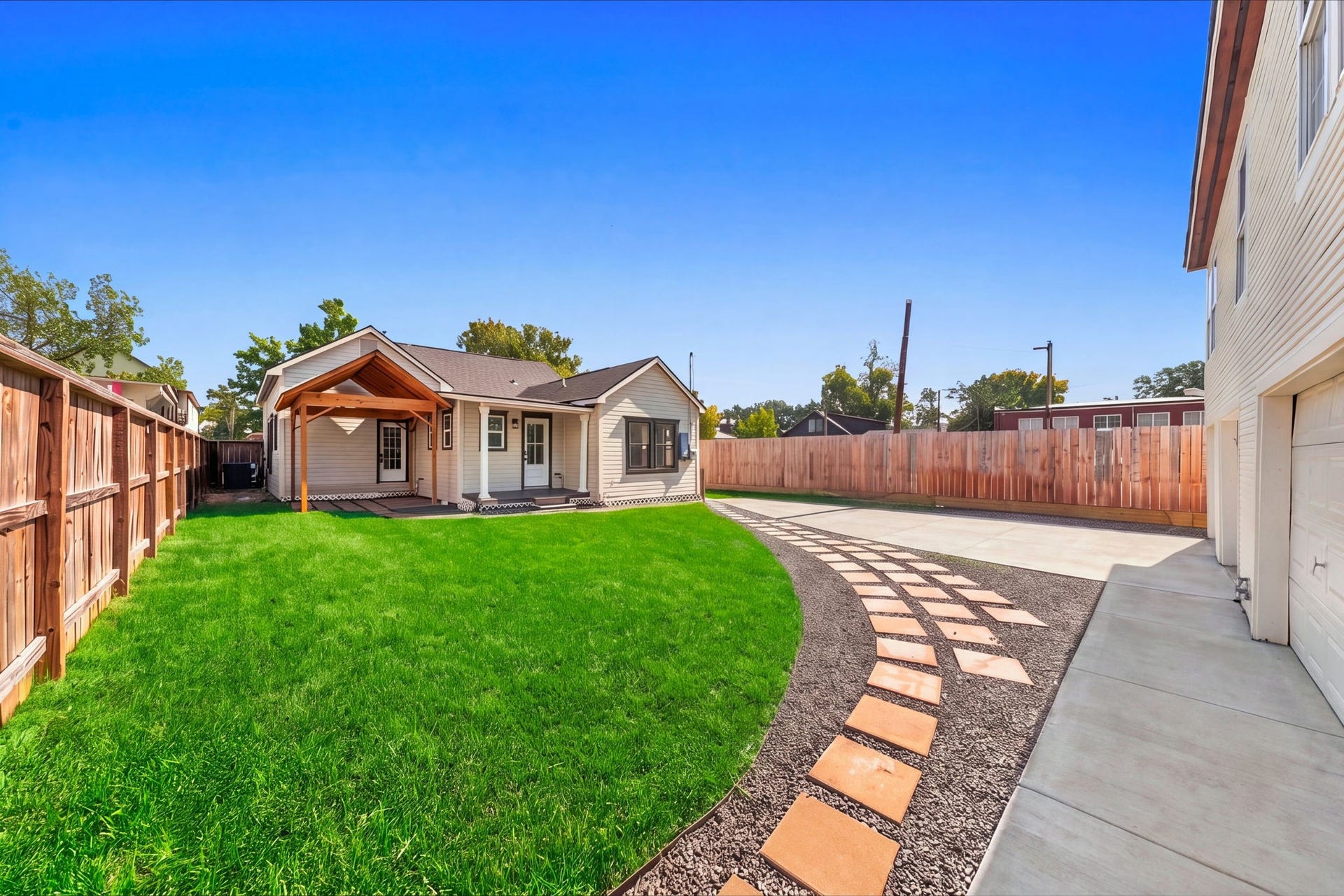 925 Cortlandt Street, Houston, TX 77008 925 Cortlandt Street, Houston, TX 77008