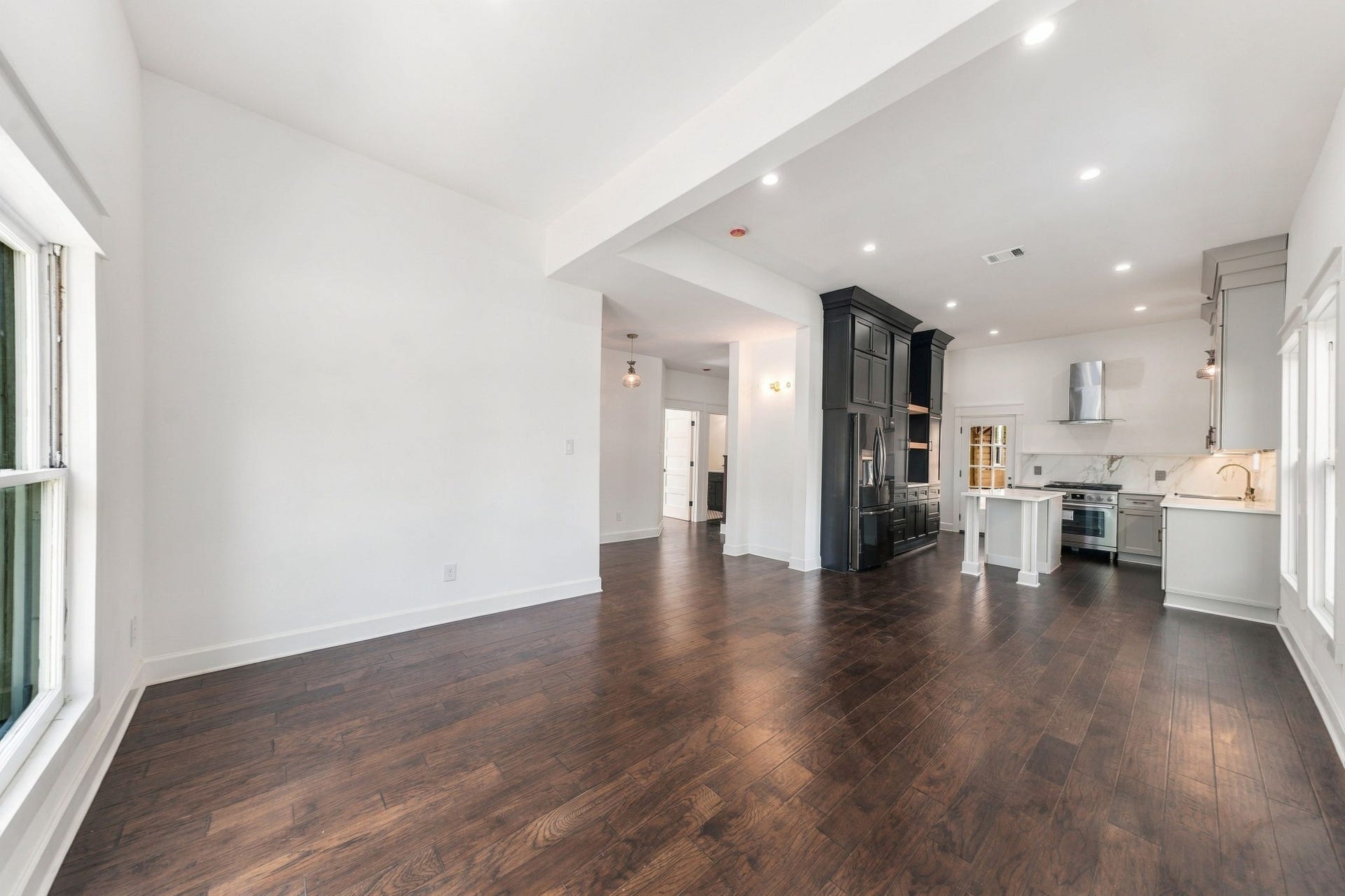 925 Cortlandt Street, Houston, TX 77008 925 Cortlandt Street, Houston, TX 77008