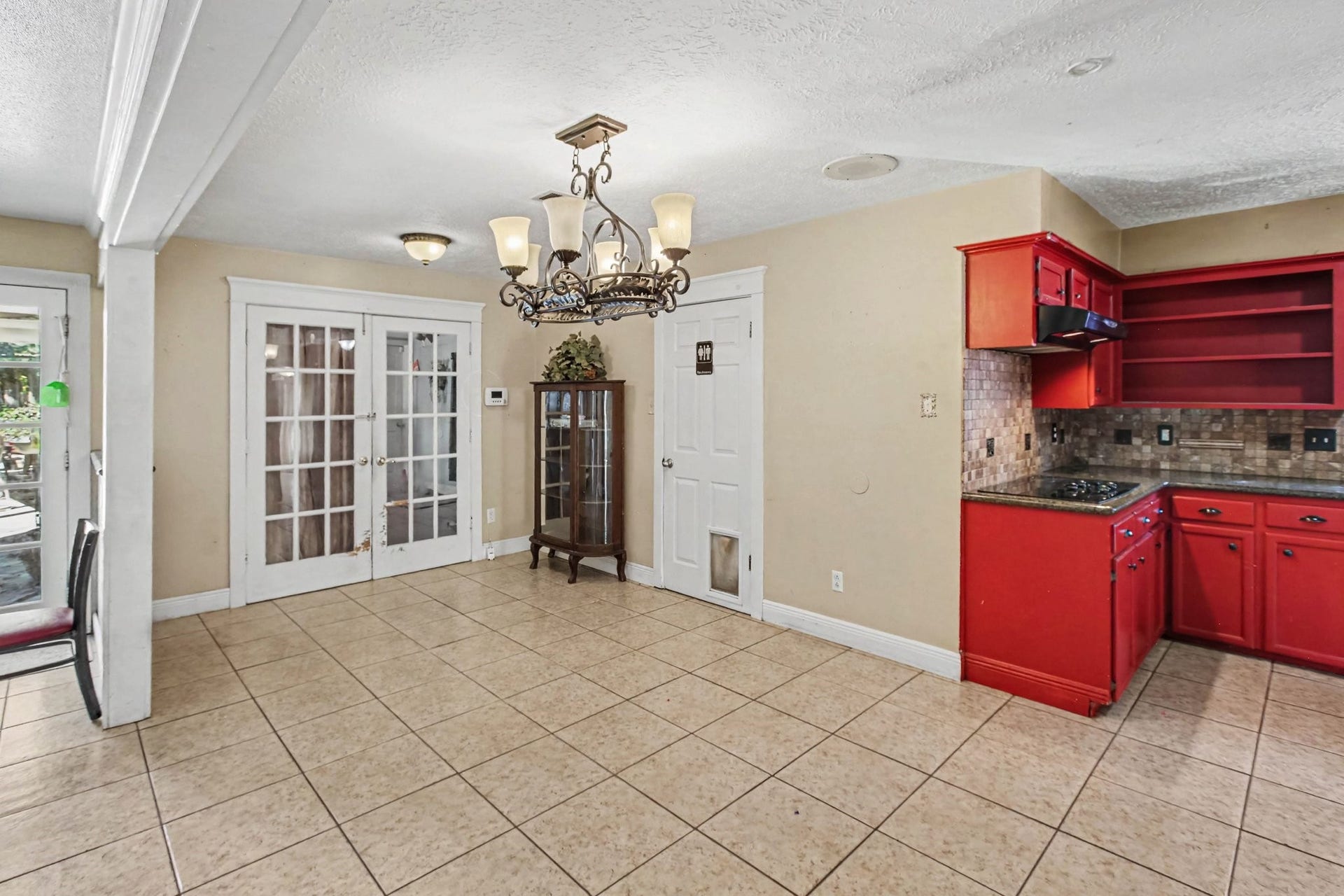 The breakfast area off the kitchen and living room