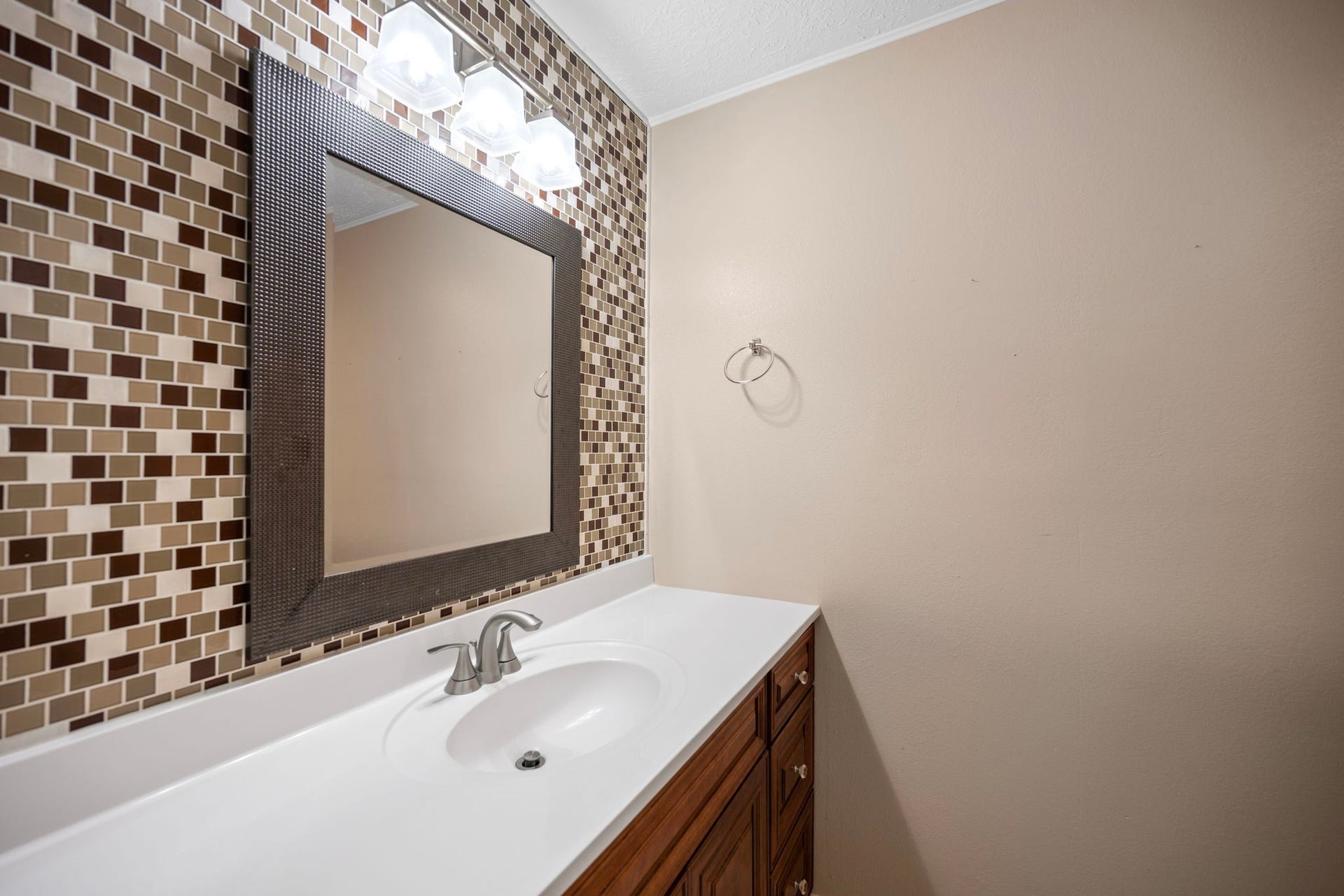 2327 Colonial Ridge Drive, Friendswood, TX 77546 2327 Colonial Ridge Drive, Friendswood, TX 77546