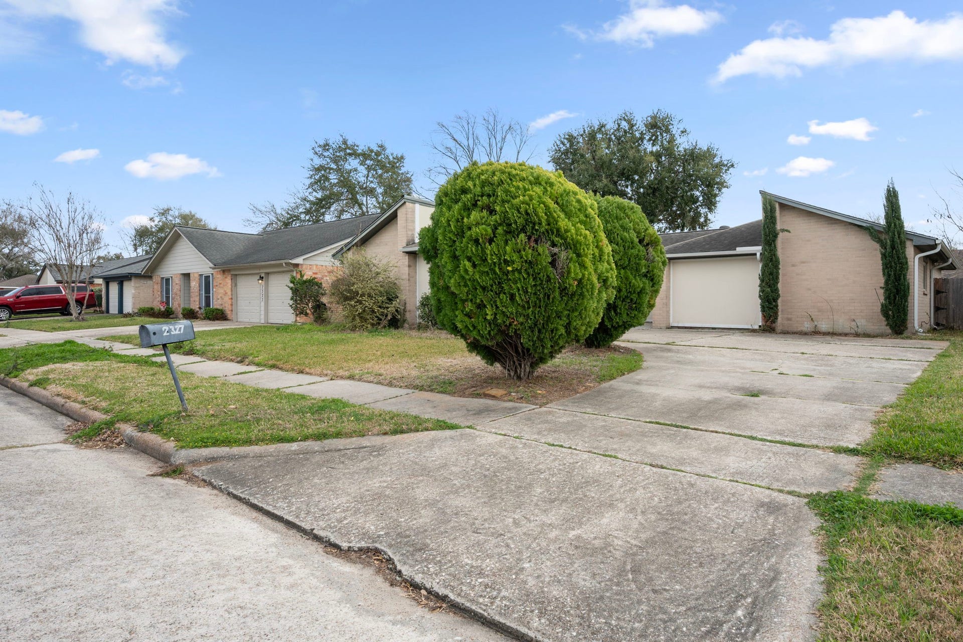 2327 Colonial Ridge Drive, Friendswood, TX 77546 2327 Colonial Ridge Drive, Friendswood, TX 77546
