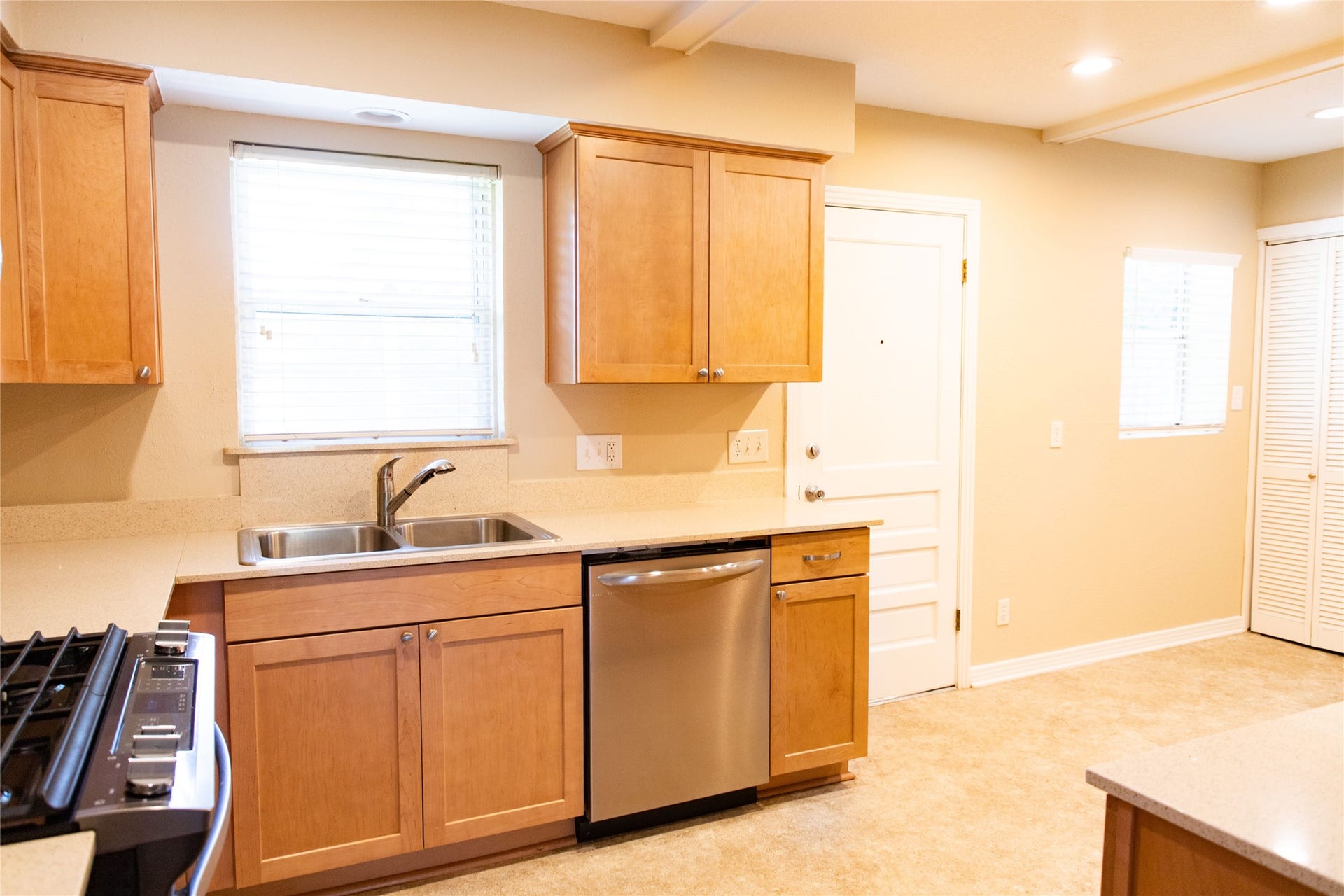 4013 Woodfin Street, Houston, TX 77025 4013 Woodfin Street, Houston, TX 77025